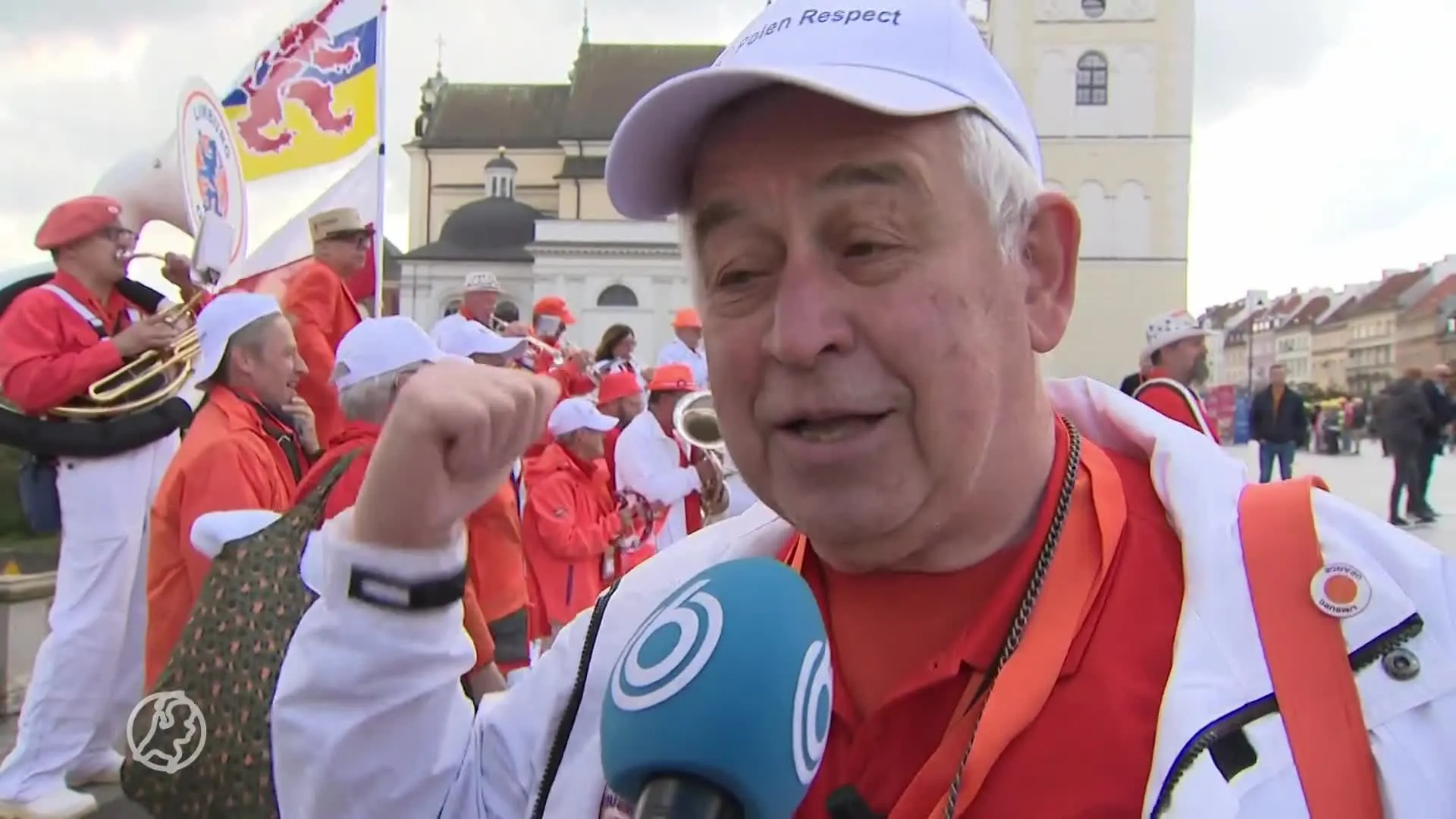 Het 'Oranjegevoel' zit er al lekker in bij supporters in Warschau