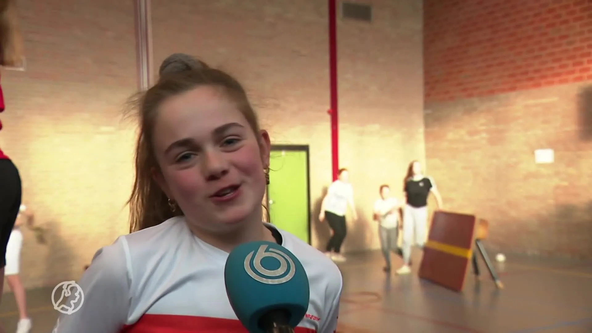 Gymleraar is hit op TikTok, maar zijn leraren op social media wel een goed idee?