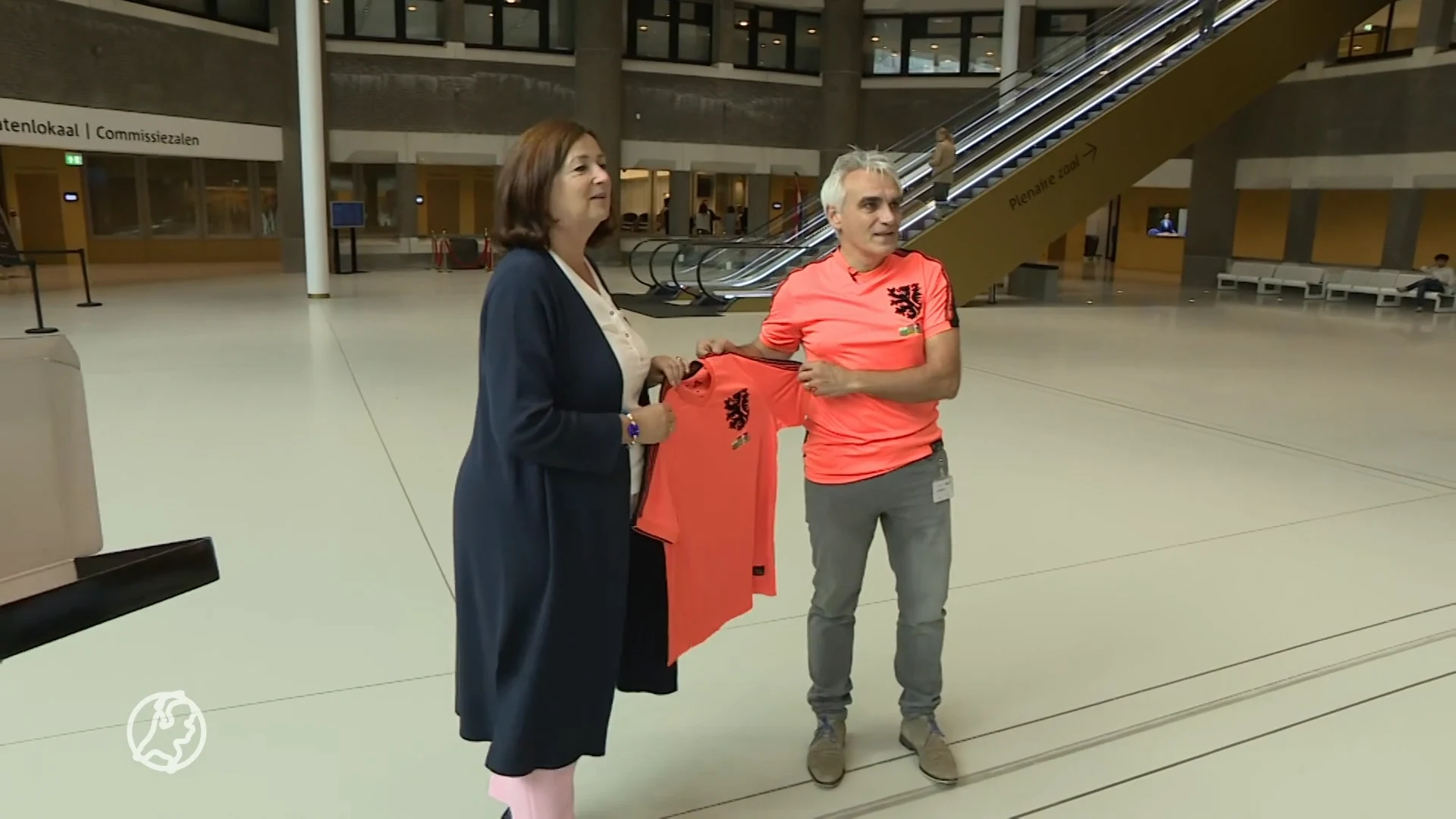 Een armband, een speldje of helemaal niets: welk statement moet sportminister Helder maken in Qatar?