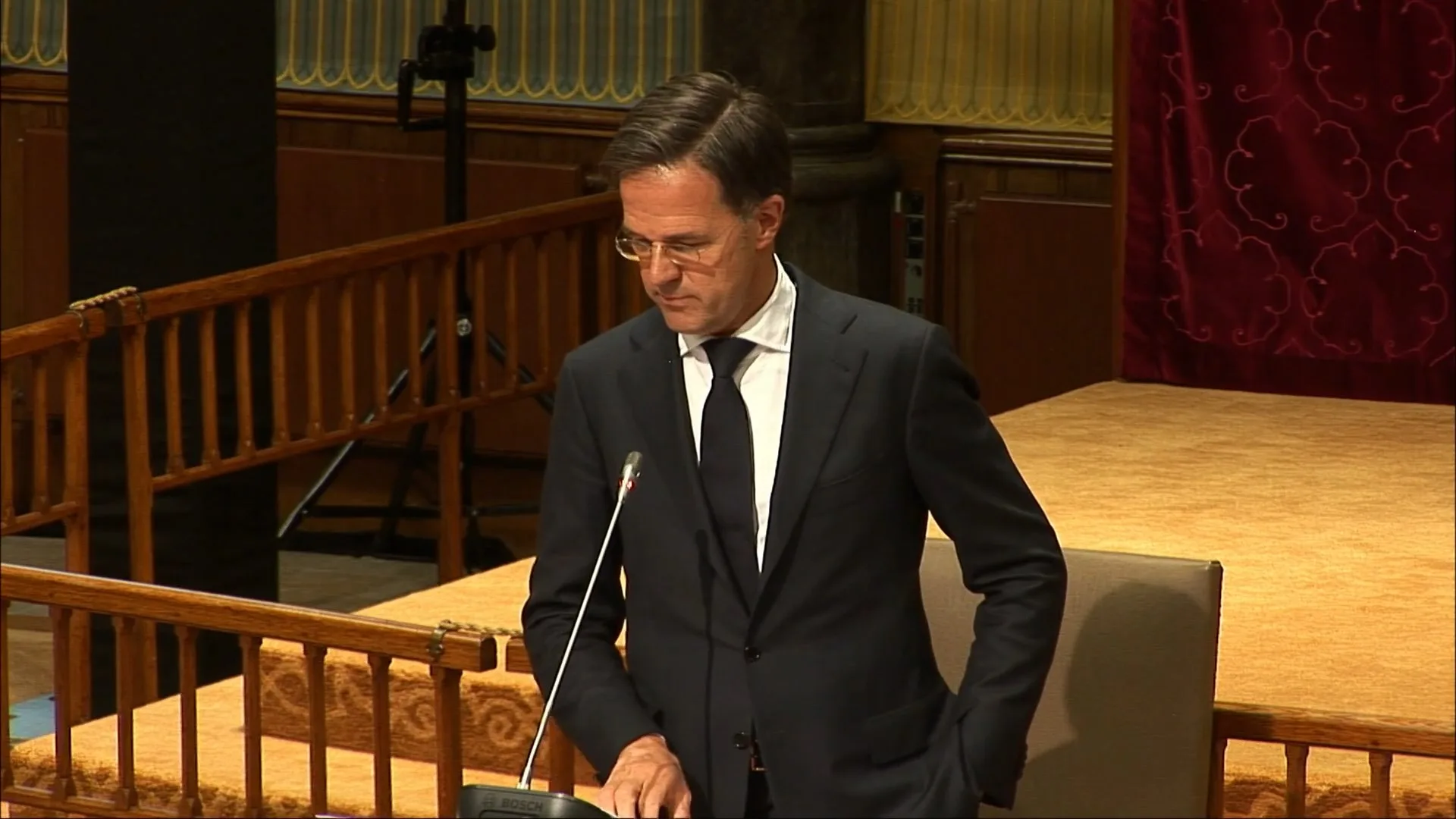 Rutte kijkt af en toe filmpjes over complottheorieën