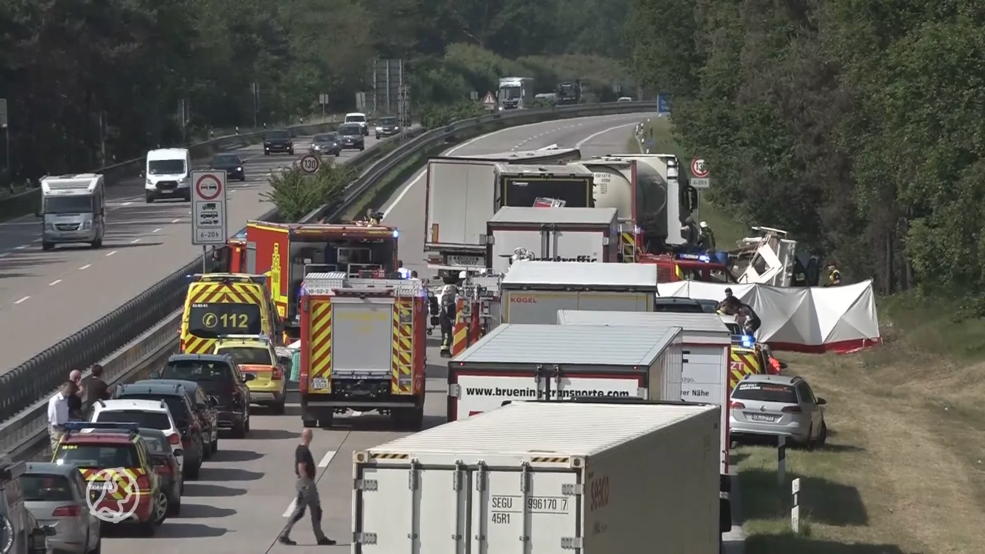Duitse trucker ziet file niet en rijdt in op camper, Nederlander (60) overlijdt: 'Hoorde een knal'