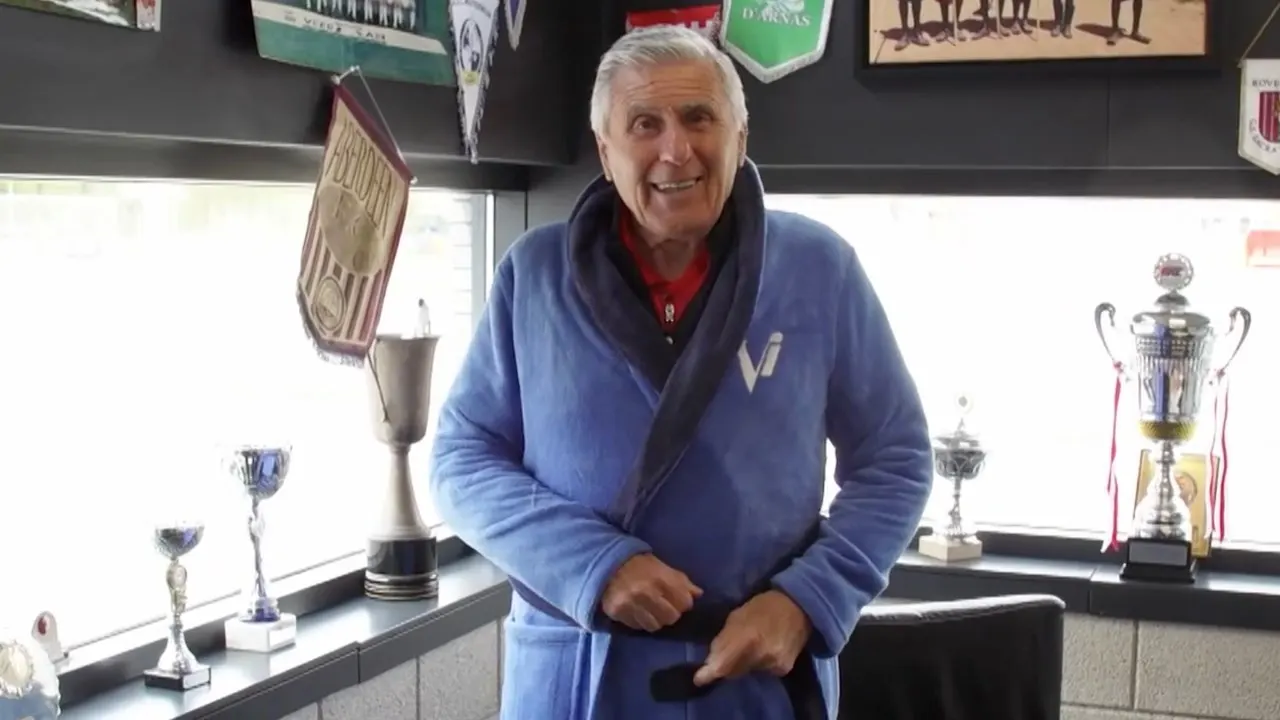 Sjaak dolblij met Veronica Inside-badjas: 'Derksen heeft 'm o...