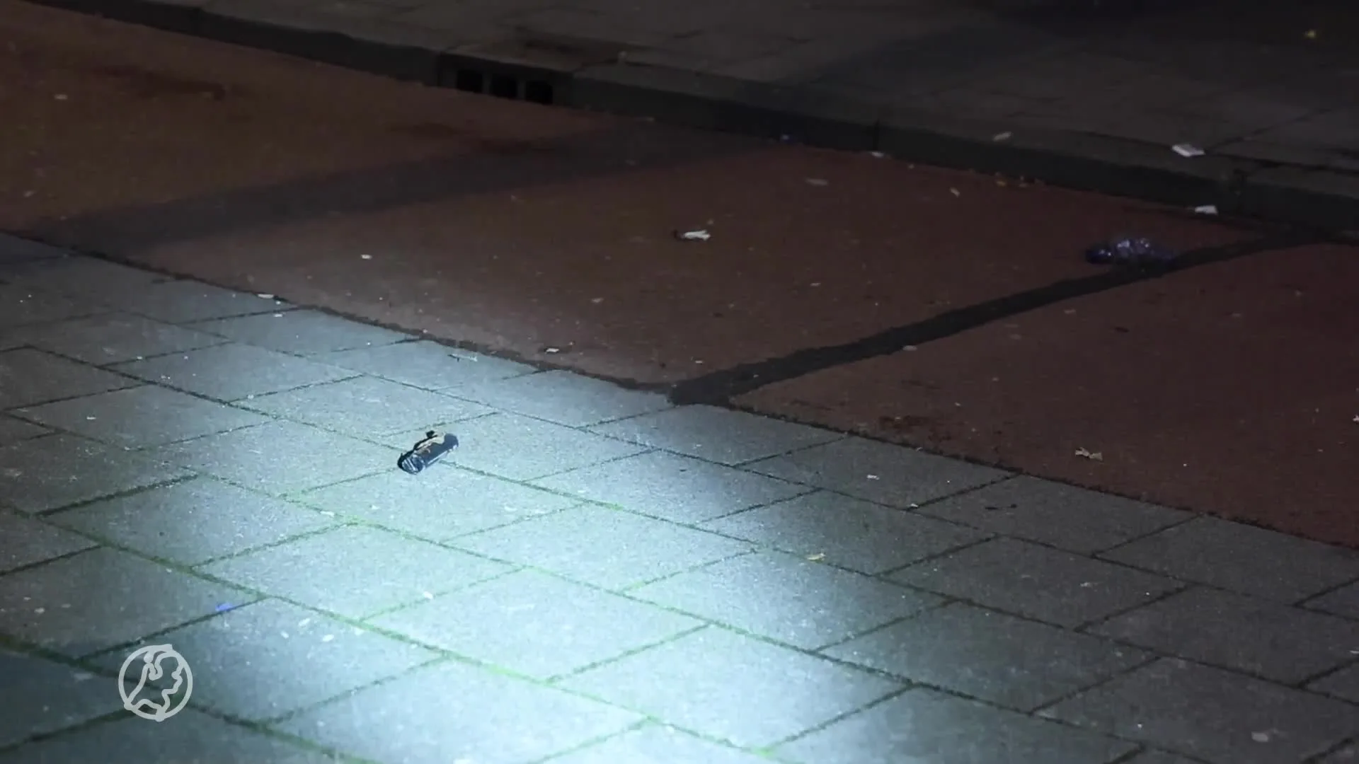 Explosie en brand in Rotterdamse volksbuurt, daders per scooter gevlucht