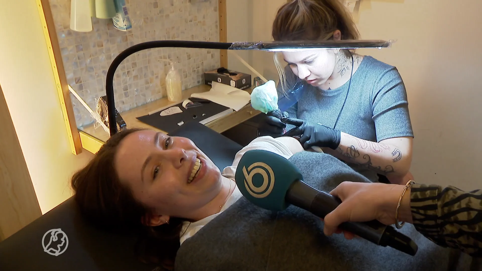 Tattooshop zet zo veel mogelijk tatoeages voor Oekraïne