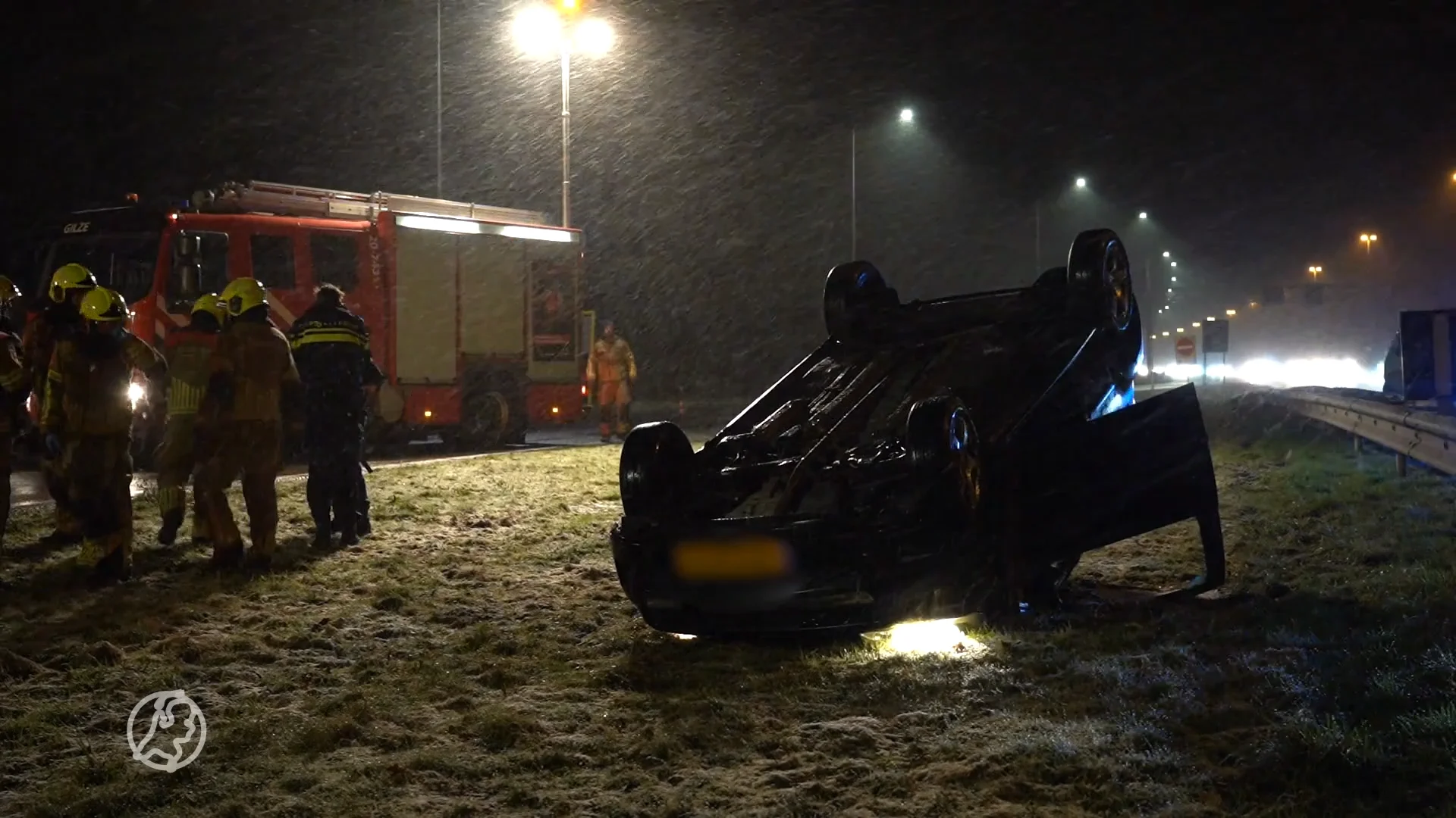 Auto over de kop tijdens hevige sneeuwbui bij Gilze