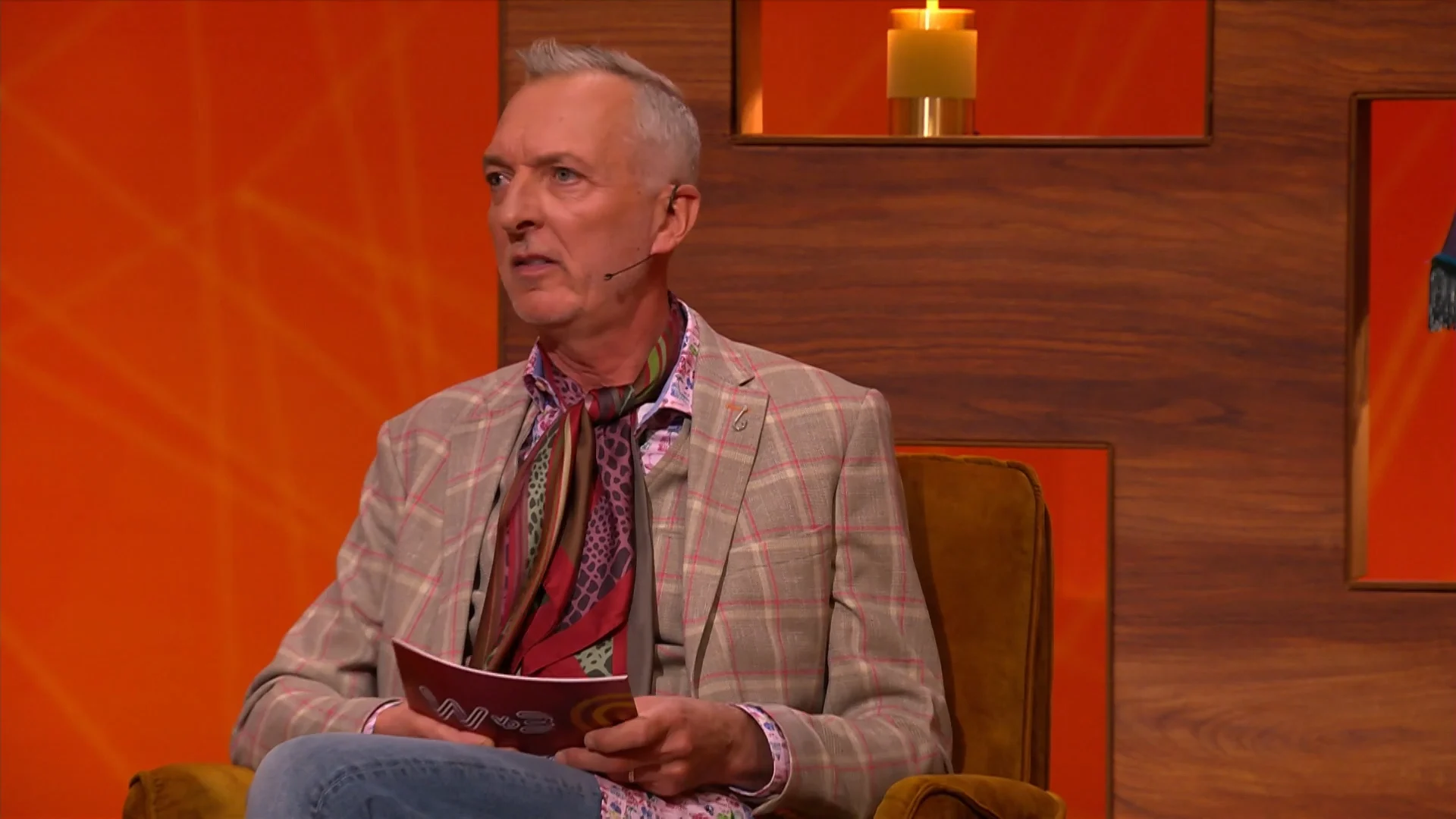 MARTIEN krijgt GEEN ANTWOORD op z'n VRAAG