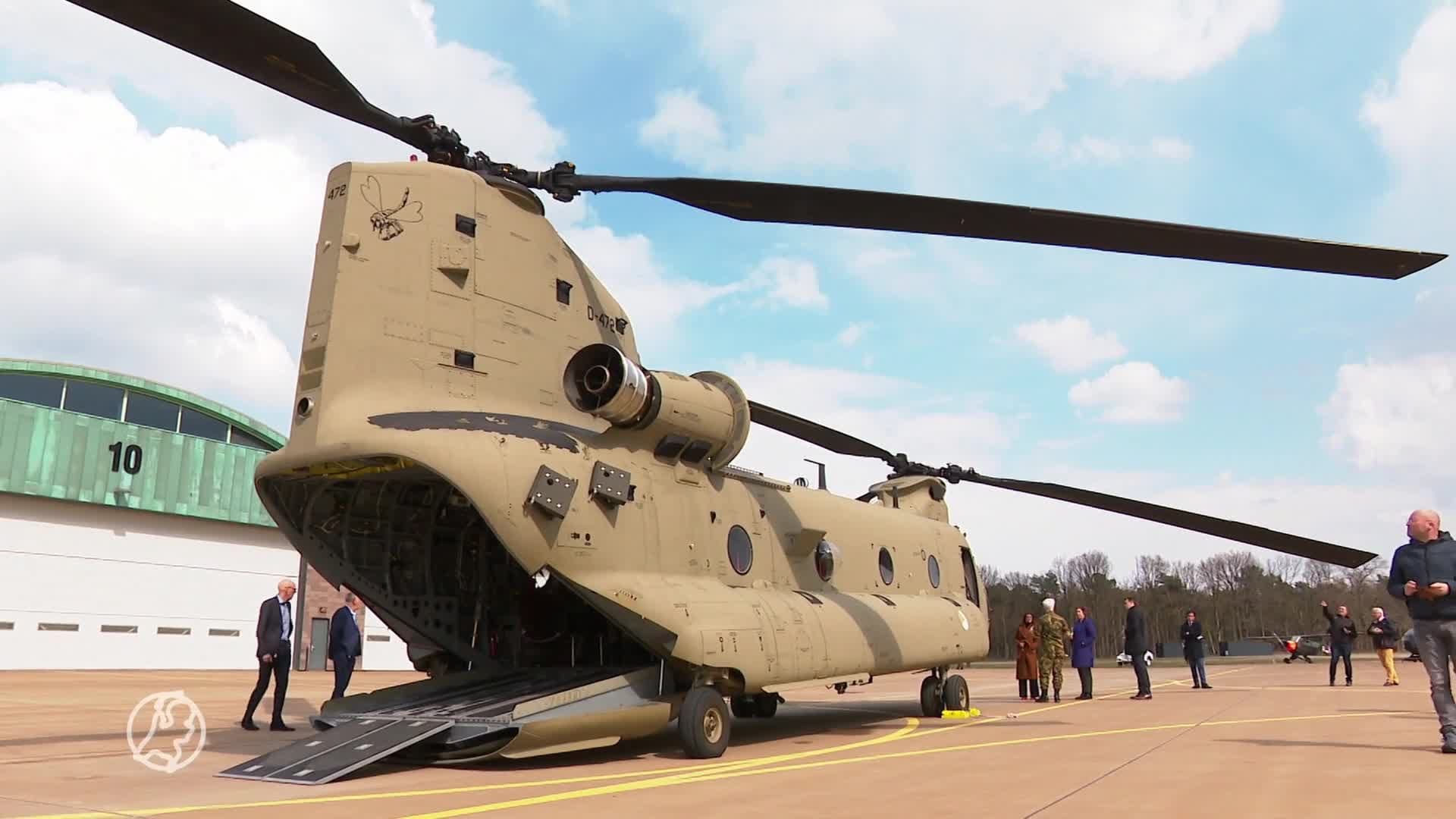 Eerste nieuwe chinookhelikopter op vliegbasis Gilze-Rijen