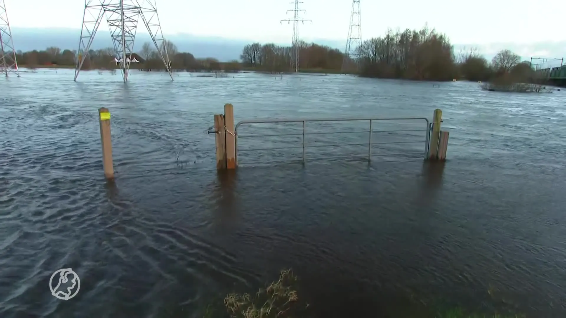 Dijkwachten extra alert, waterpeil blijft stijgen