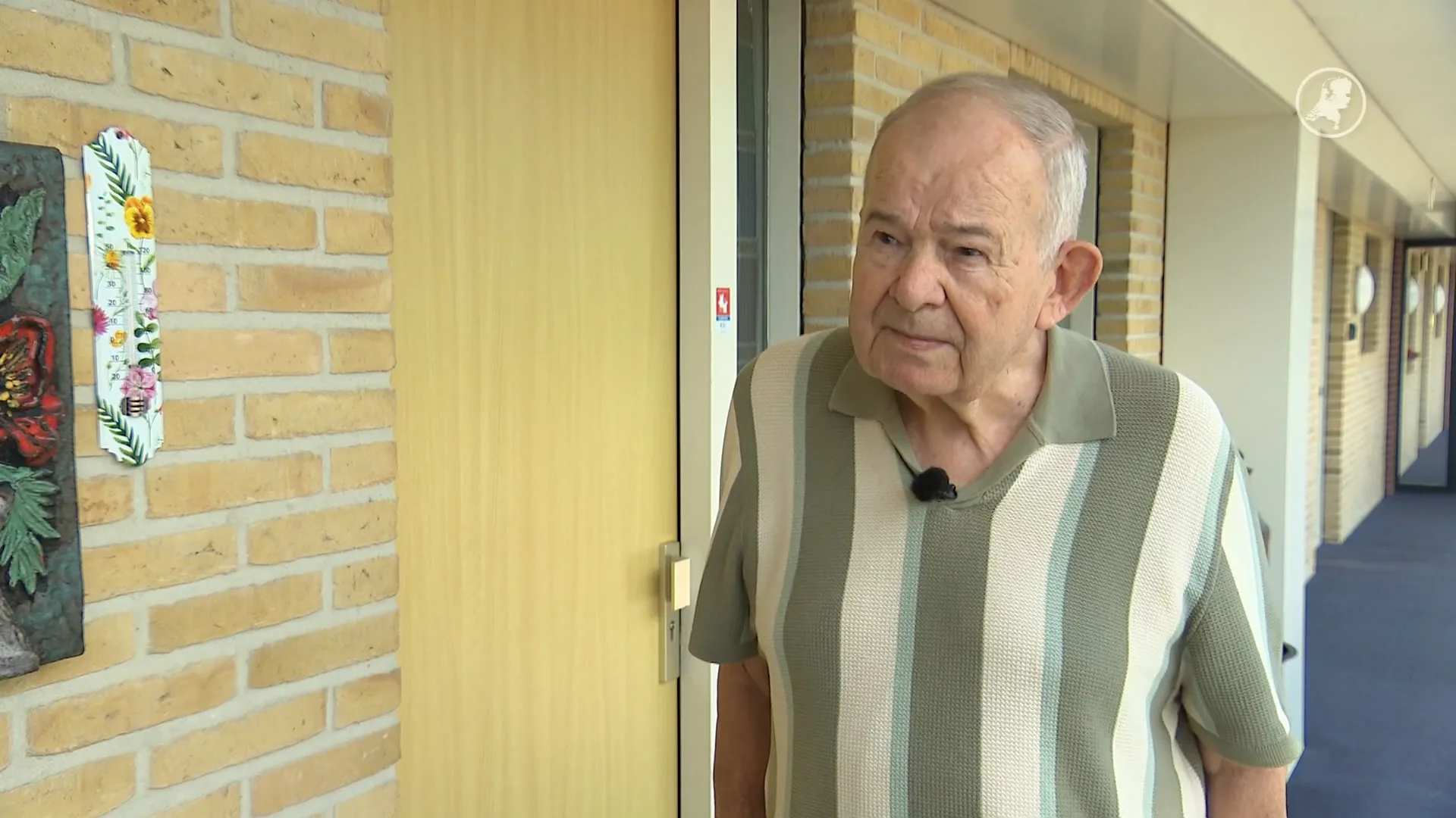 Hitte op glazen galerij loopt op tot 48 graden, bewoners luiden noodklok