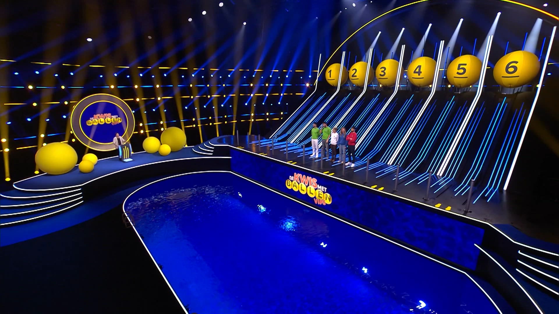 De Bondgenoten spelen De Kwis Met Ballen