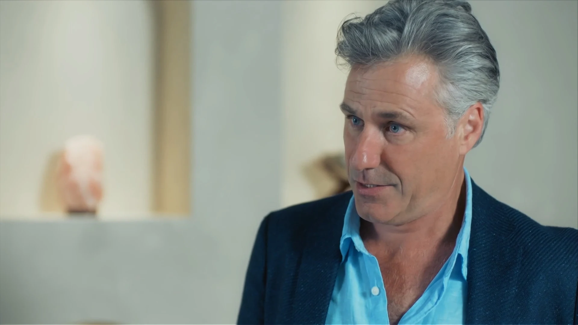 Willem vertelt Nadia over zijn problemen