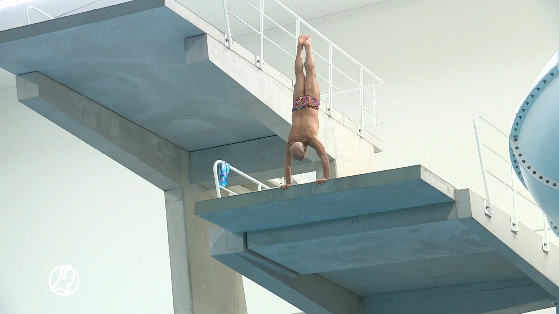 Iraanse-Nederlandse Yal (75) heeft thuis 210 medailles schoonspringen