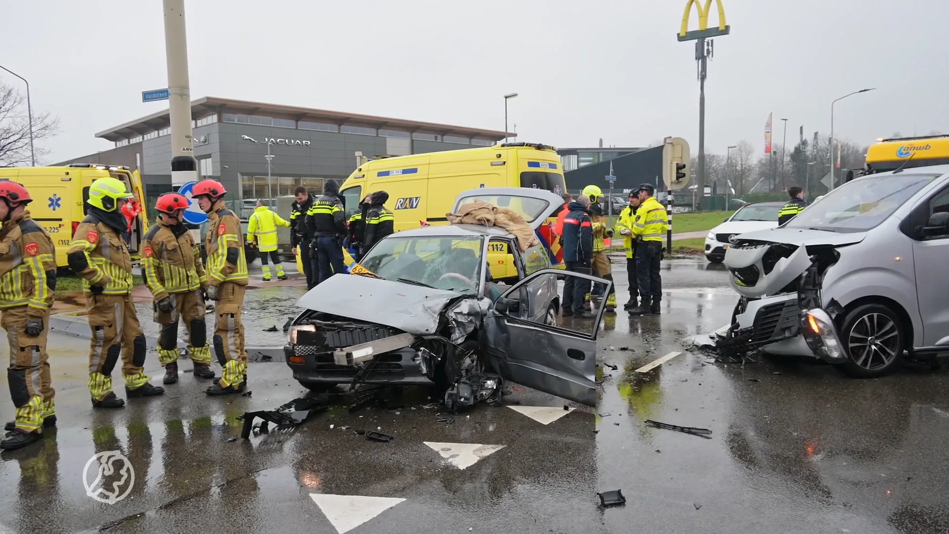 Meerdere gewonden bij ongeval Breda, bestuurder raakt bekneld
