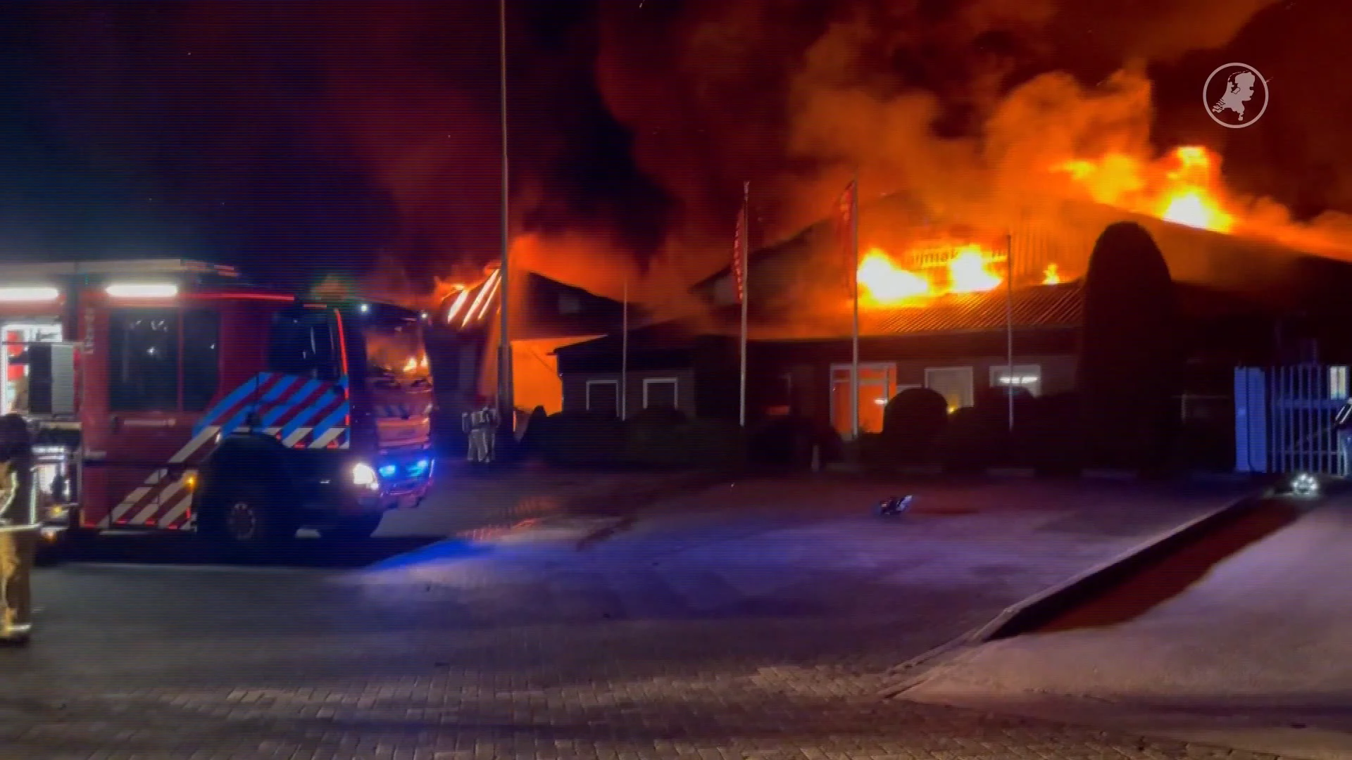 Enorme brand bij Loods in Someren