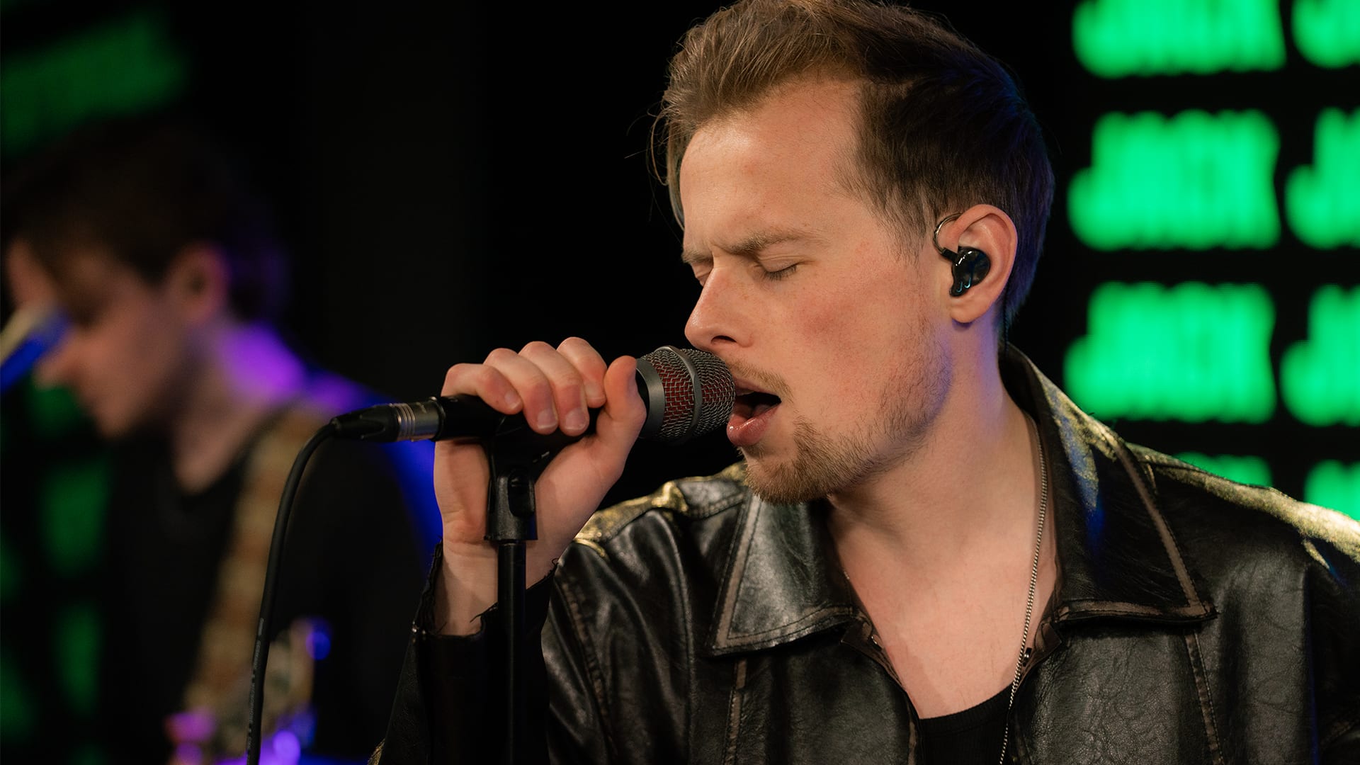 Jack Jarryd speelt nieuwe single Velvet Hour live bij Evers & co.