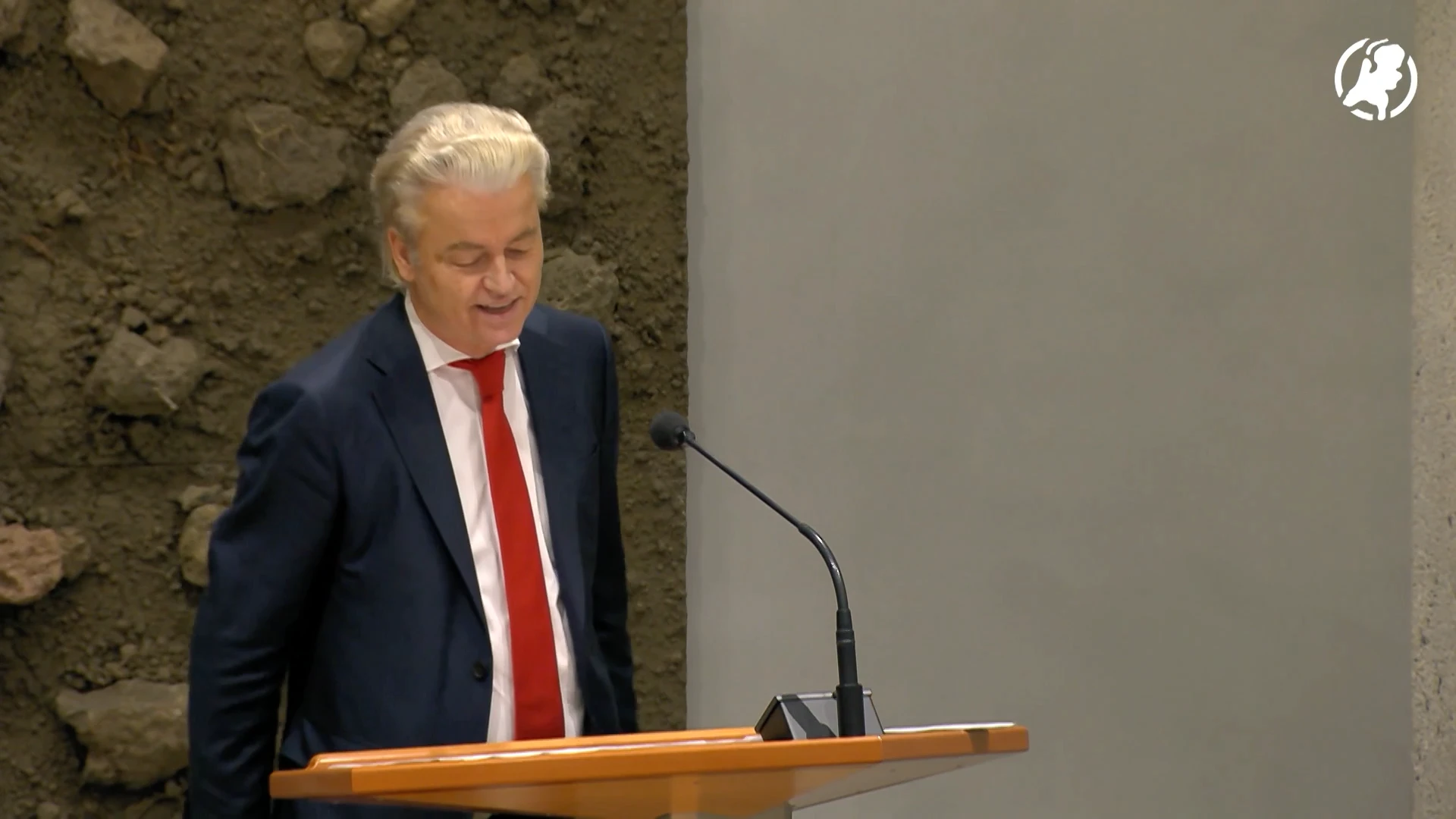 Bijzondere houding van Geert Wilders tijdens debat