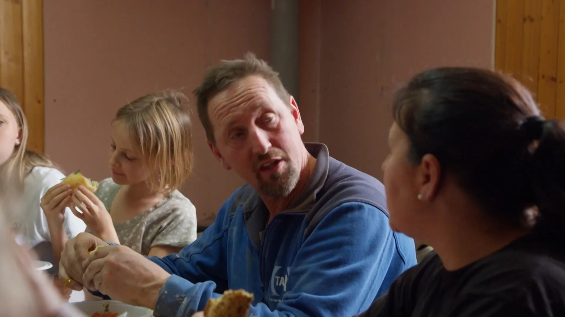 Vader Johan is het niet eens met huiswerk