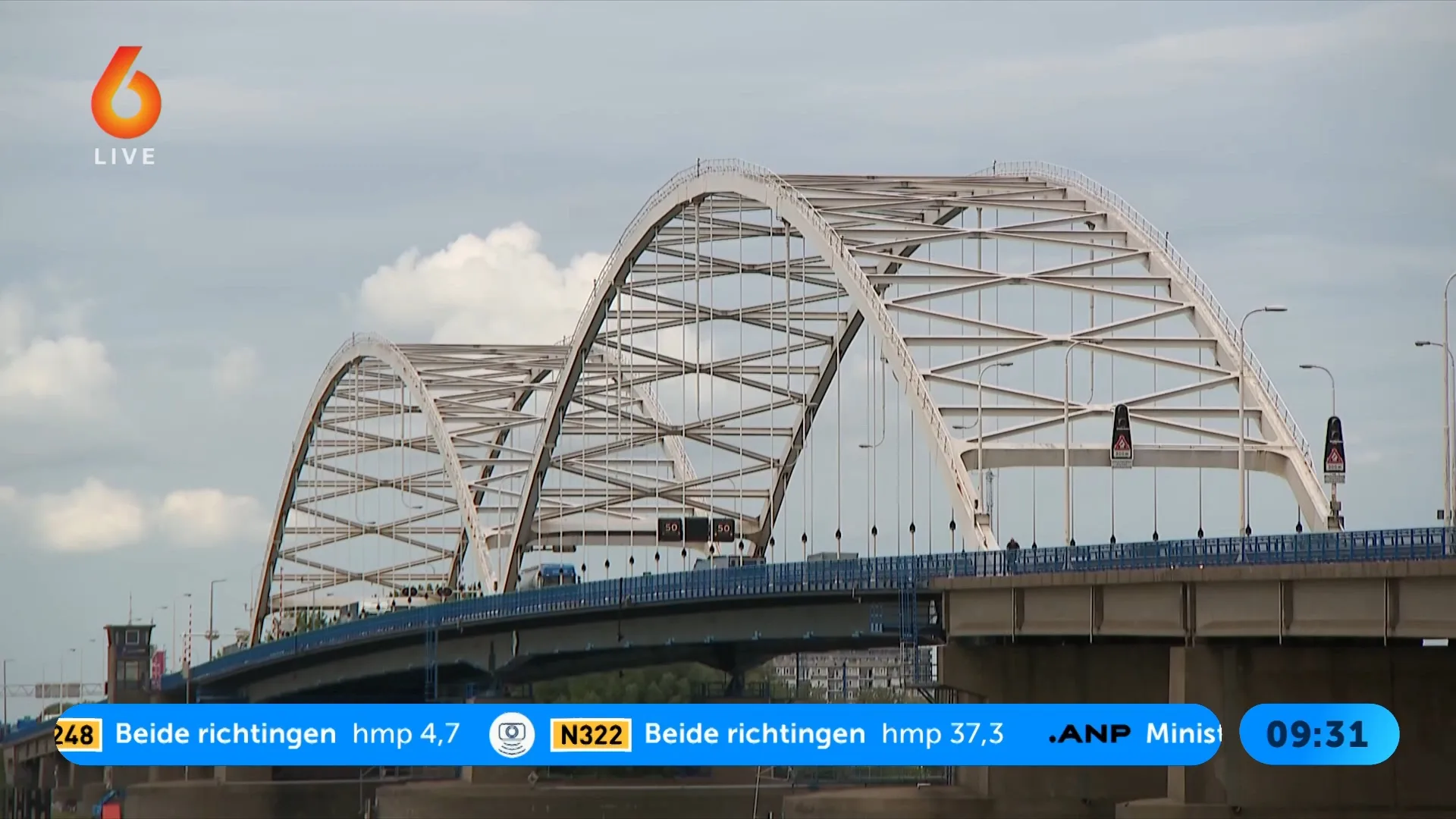 Nog steeds vrachtwagens over Merwedebrug ondanks verbod