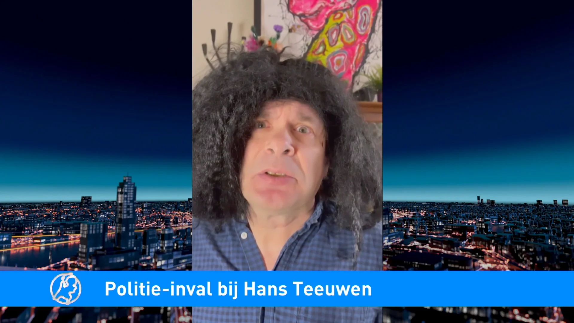 Politie doet inval bij cabaretier Hans Teeuwen en neemt (nep)wapen in beslag