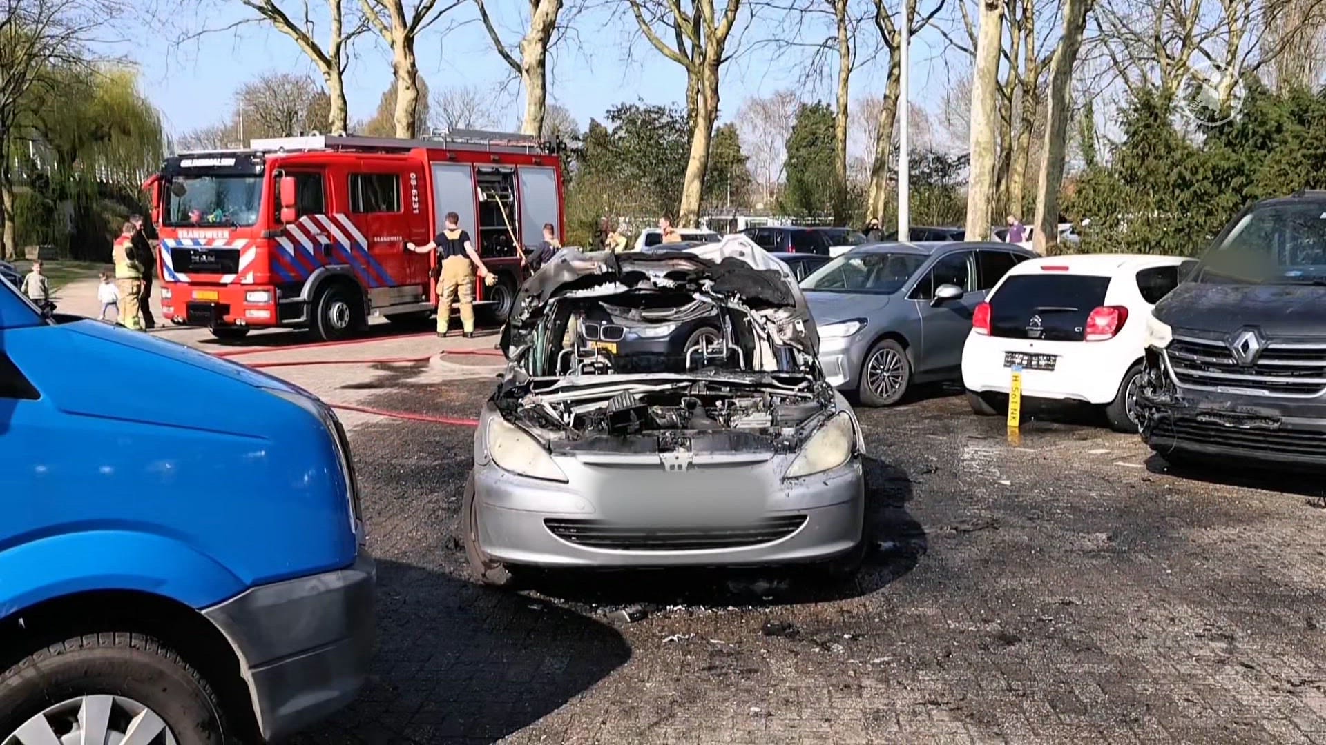 Auto in brand gestoken na verkeersconflict in Geldermalsen