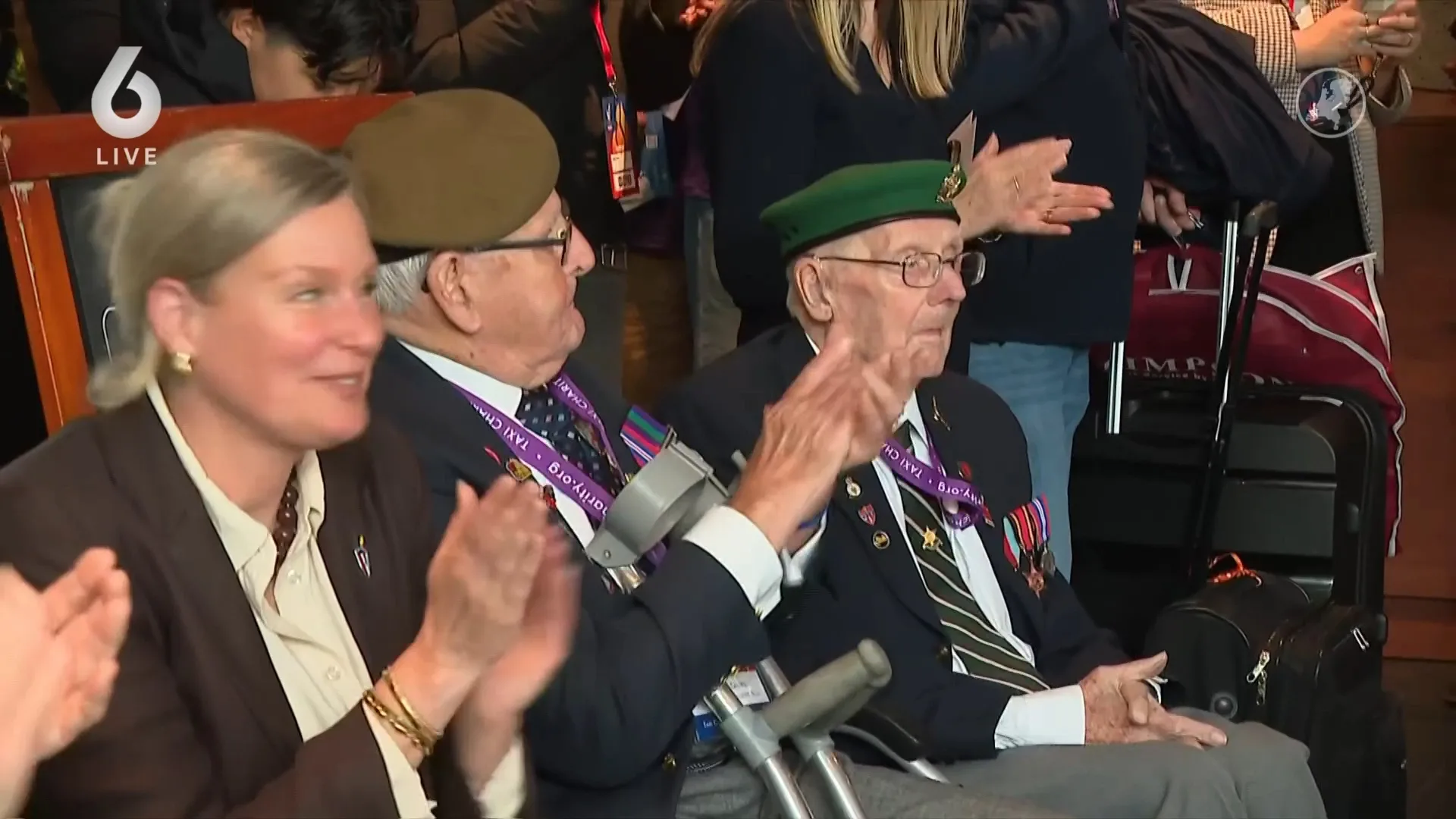 Oud-militairen worden verwelkomd in Wageningen