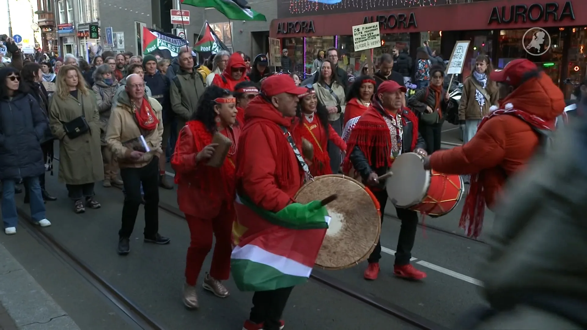 Duizenden komen aan op Museumplein na mars tegen racisme
