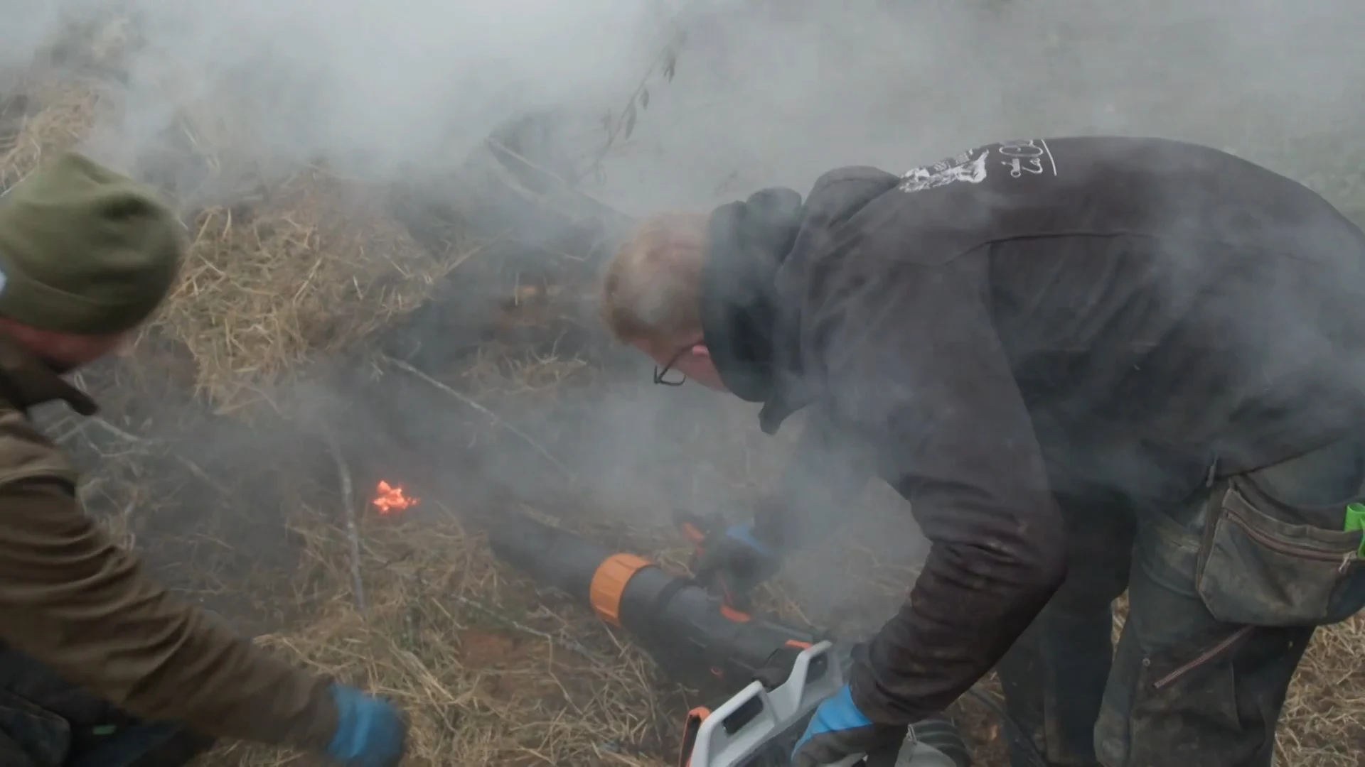 Fikkie stoken lukt niet: 'Steek aan dat ding!'