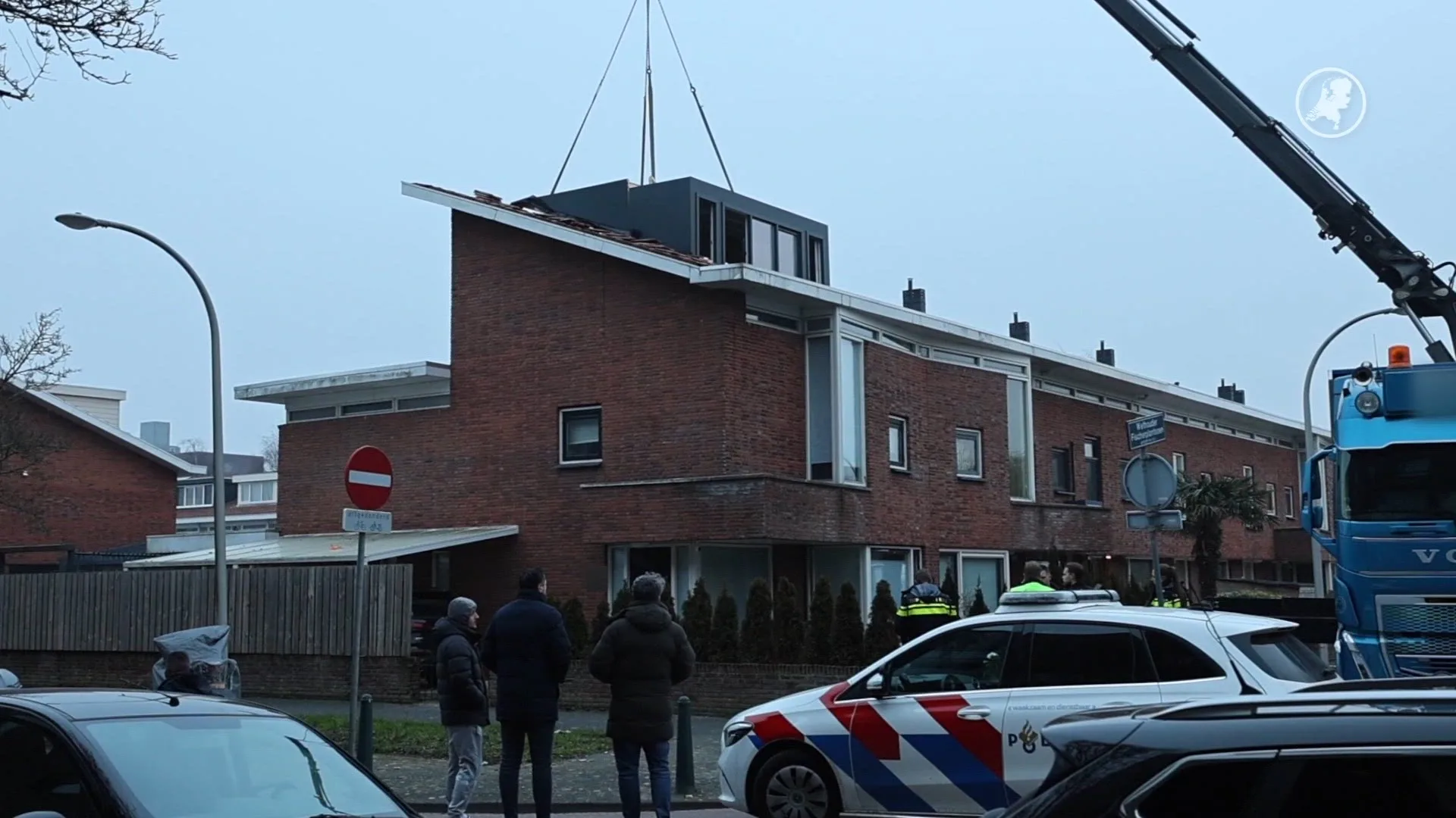 Dodelijk ongeval bij woning in Den Haag: man valt tijdens hijsen dakkapel