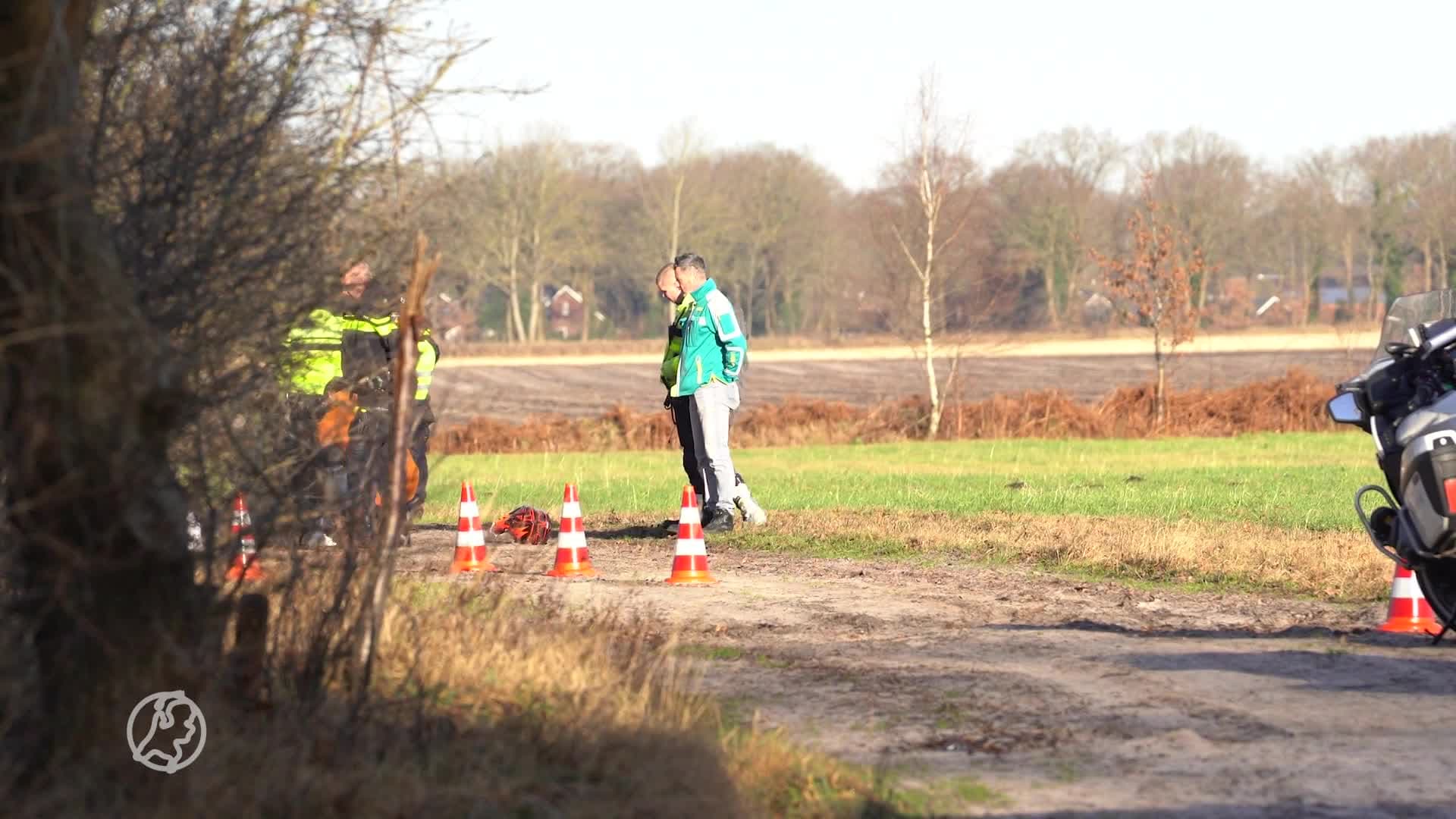 Man (62) komt om nadat hij met crossmotor tegen boom botst in Zuidvelde