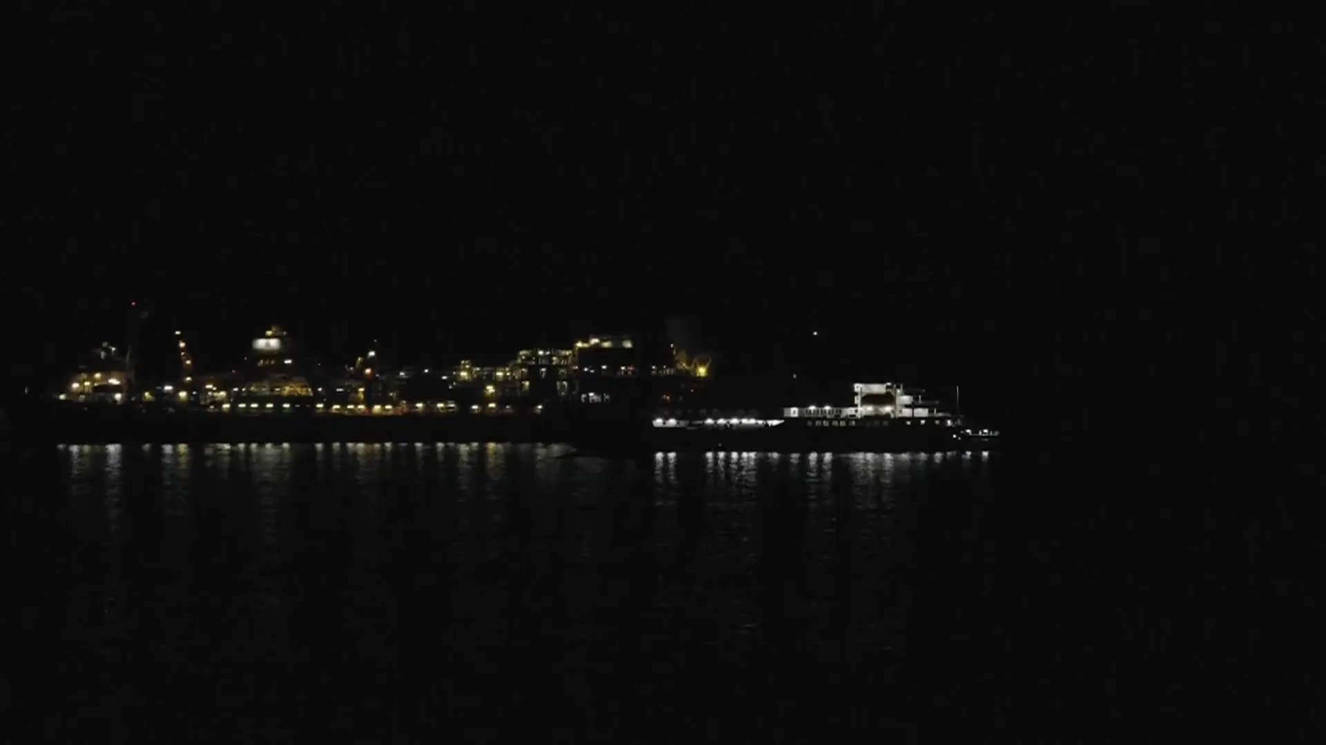 Hondius in haven van Granadilla, gaat voor anker