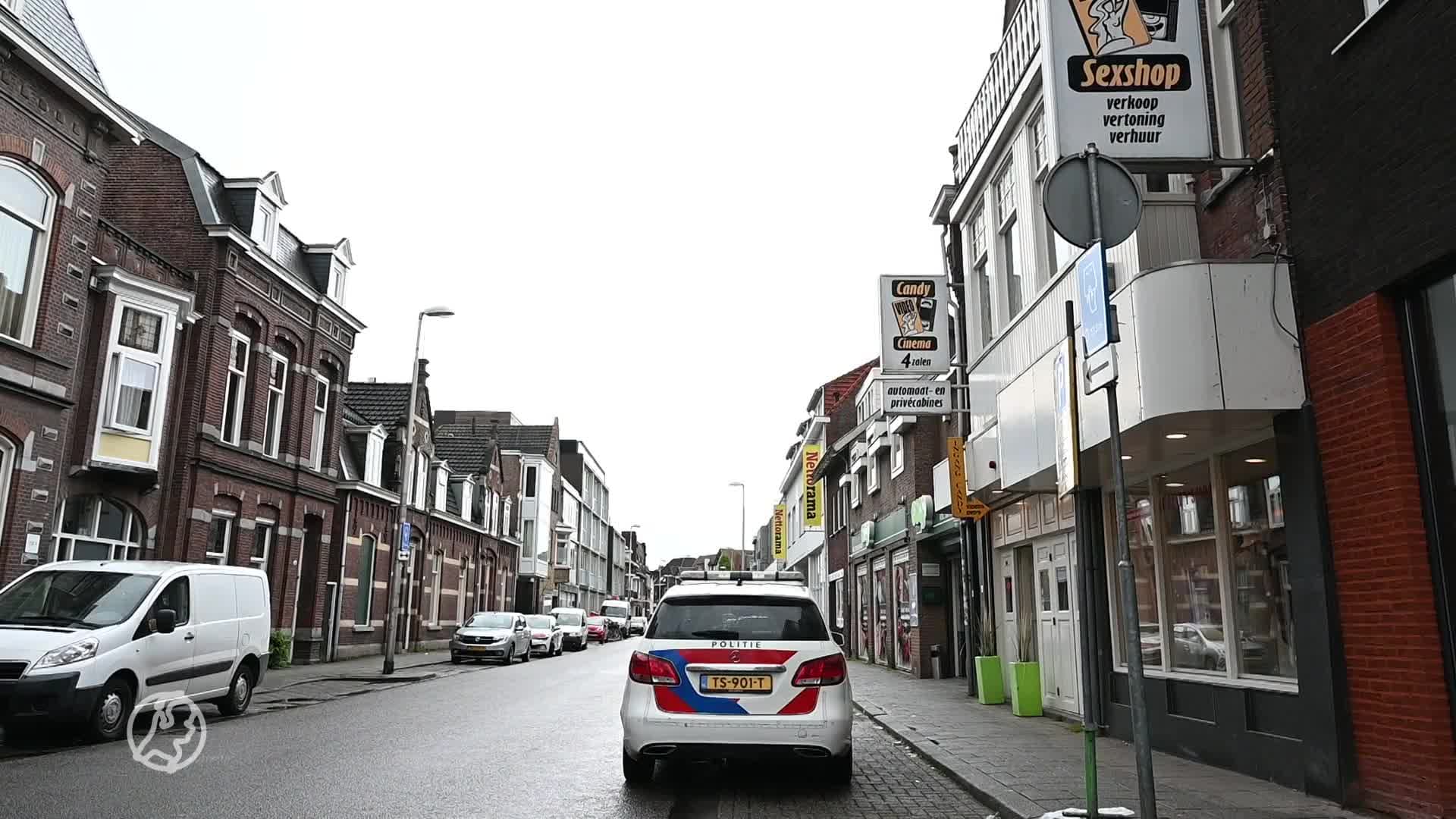 Gratis naar de seksbios kan niet, man bedreigt medewerkster met tang