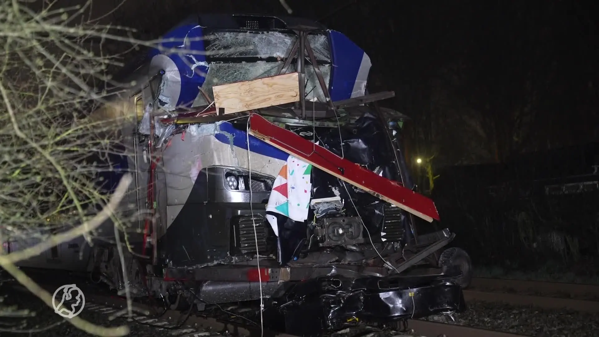 Treinmachinist raakt gewond na aanrijding met carnavalswagen in Berghem