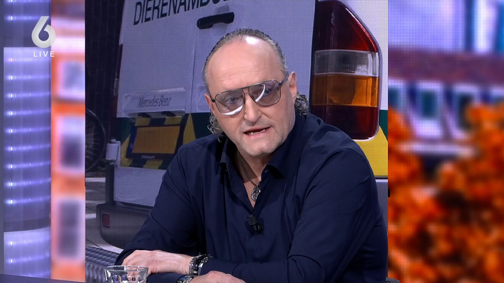 144, red een dier: De Dierenambulance in nood