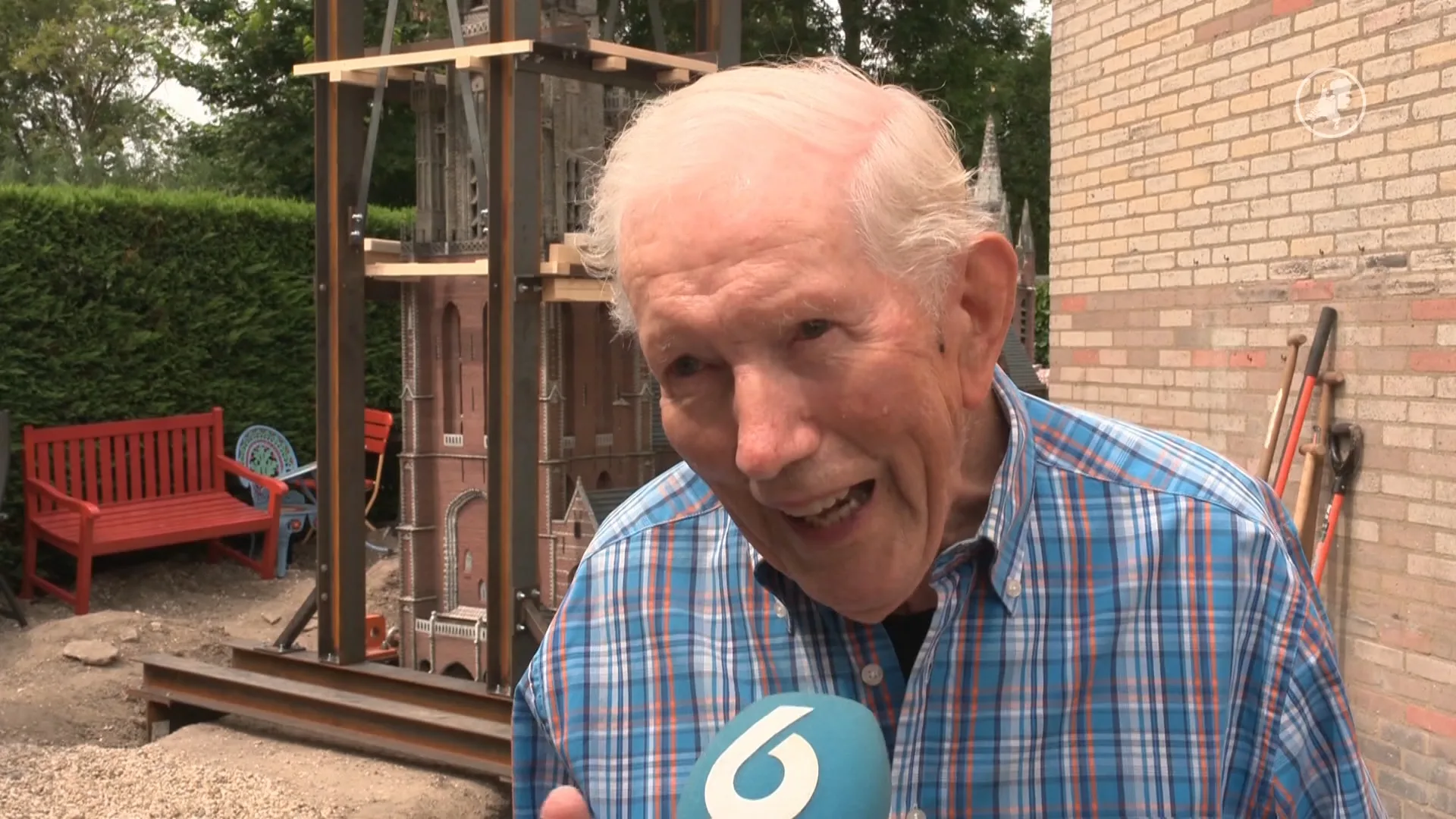 Na 25 jaar bouwen verhuist levenswerk van Chris (91) naar Delft