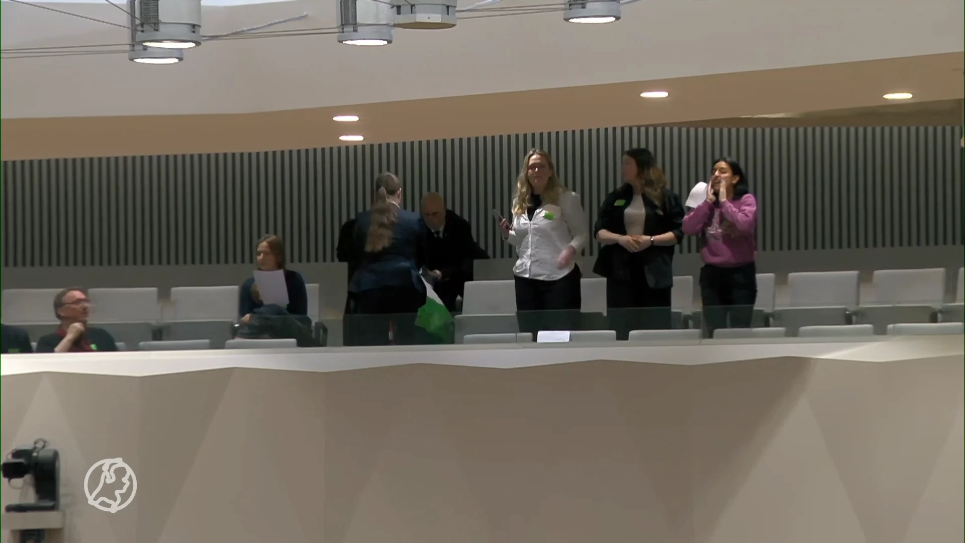 Aangifte tegen Pro-Palestijnse demonstranten na opnieuw verstoren debat in Tweede Kamer