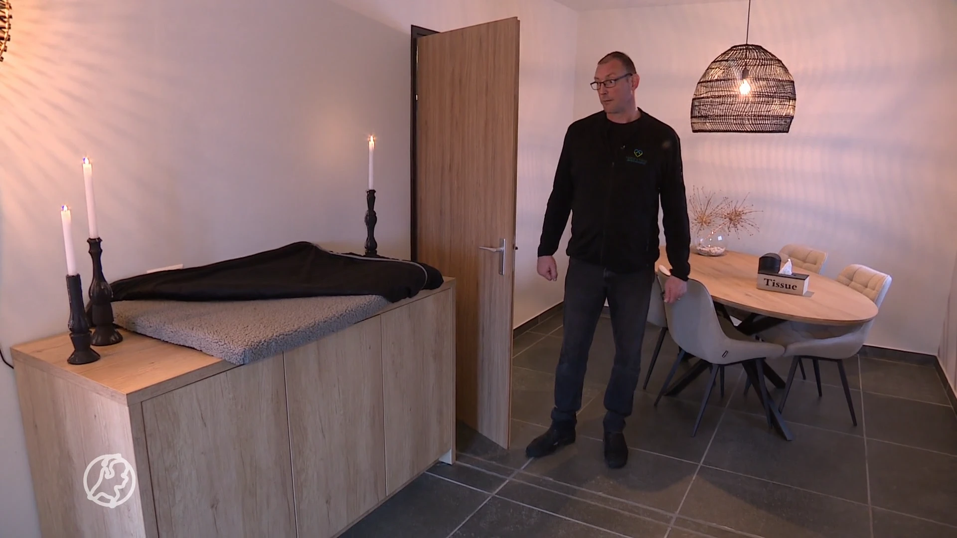 Varkensboer Bart begint dierencrematorium om uitkoopregeling