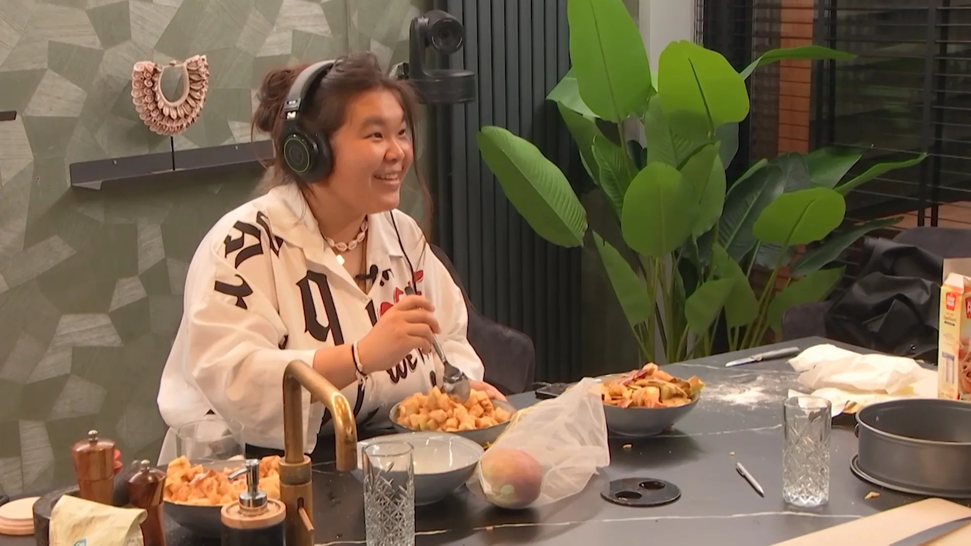 Stefan en Lin maken een appeltaart op een héle bijzonder manier