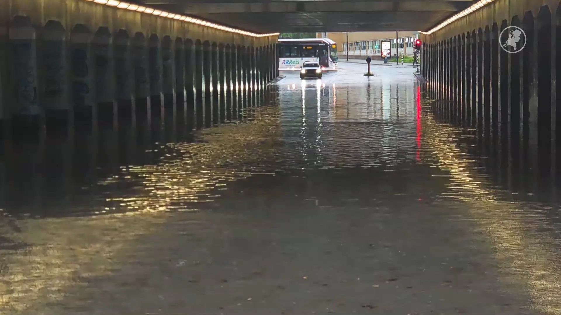 Tunnel in Enschede afgesloten na hevige hoosbui