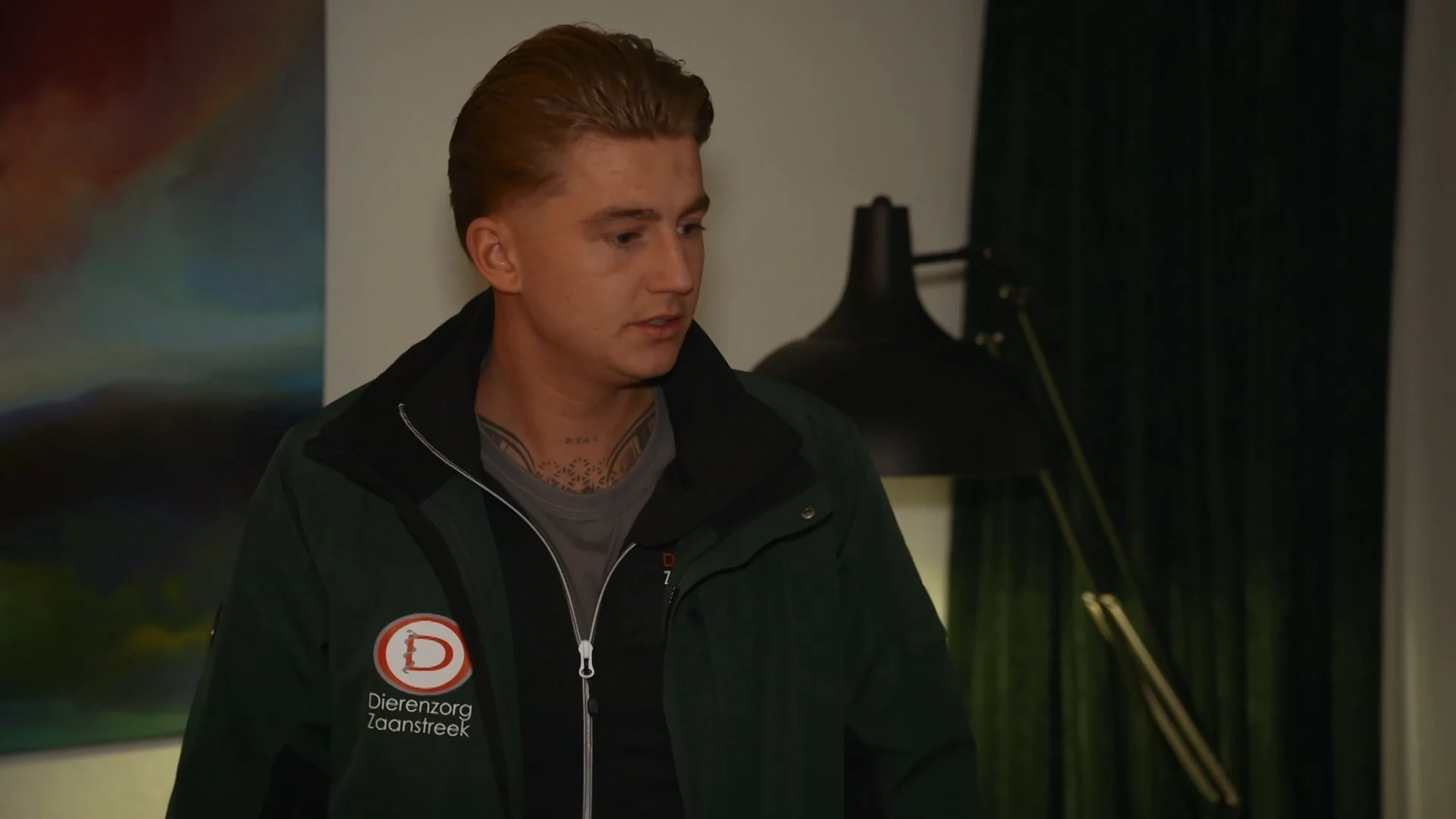 Slang onder kast zorgt voor paniek bij Mart!