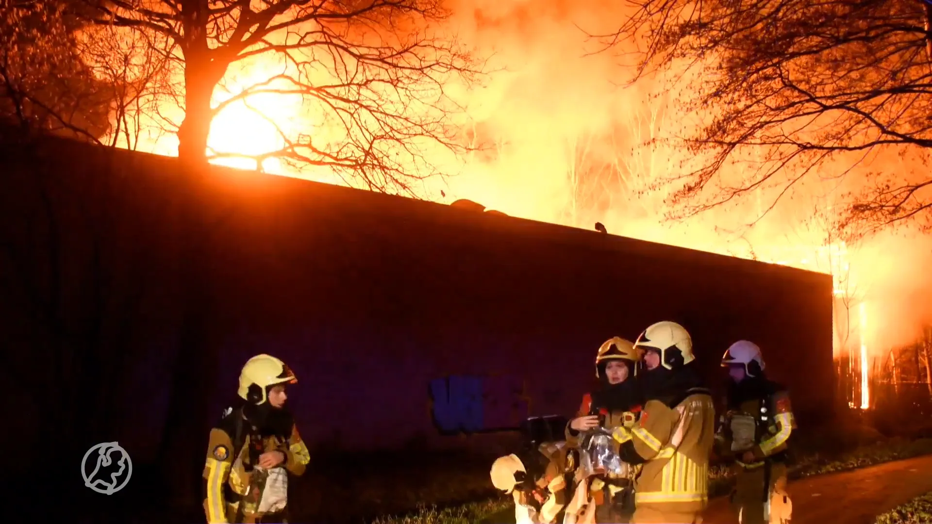 Uitslaande brand in bedrijfspand Vroomshoop