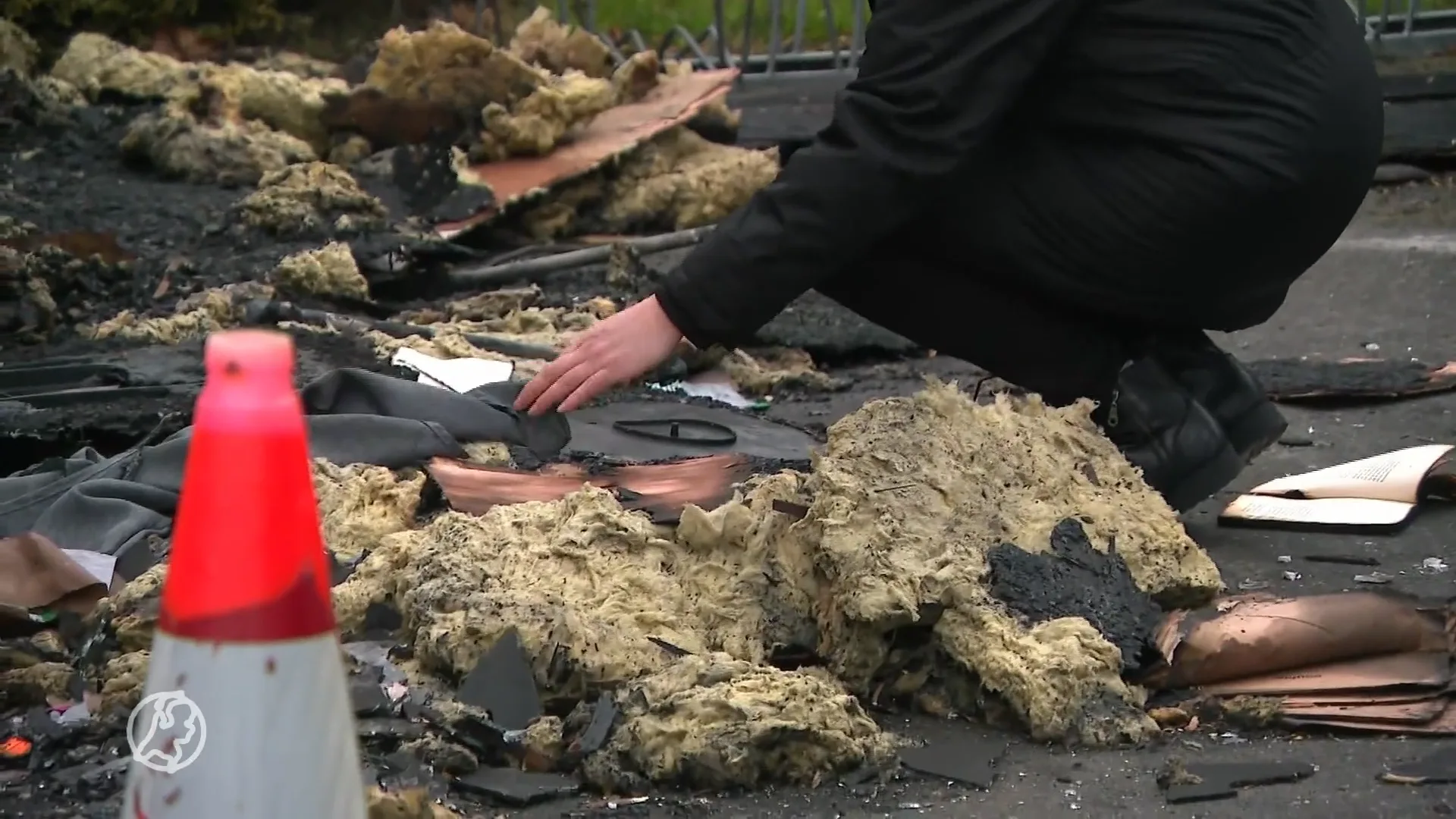 Opslag van kerstpakketten voor minima in brand gestoken, deel verloren