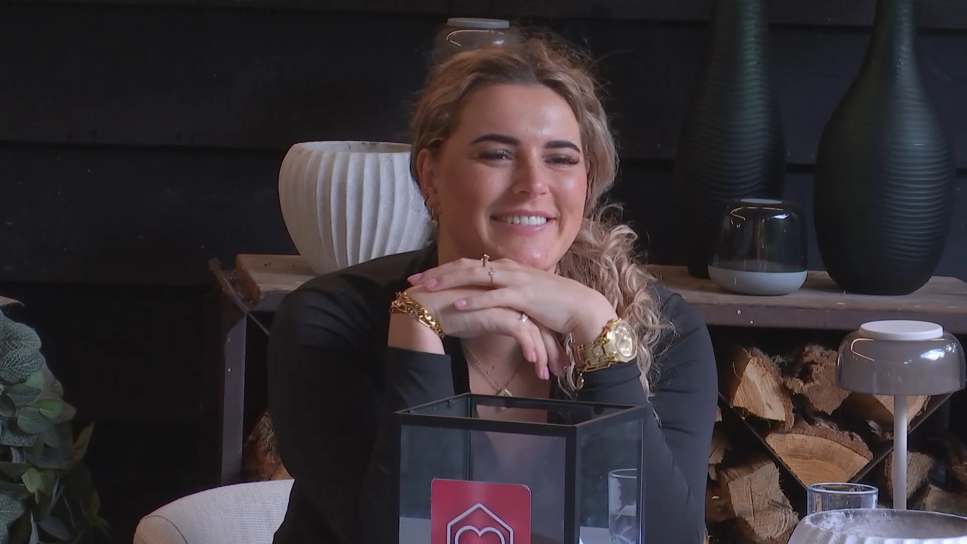 Hoe zit het met de spanning tussen Romy en Timo?