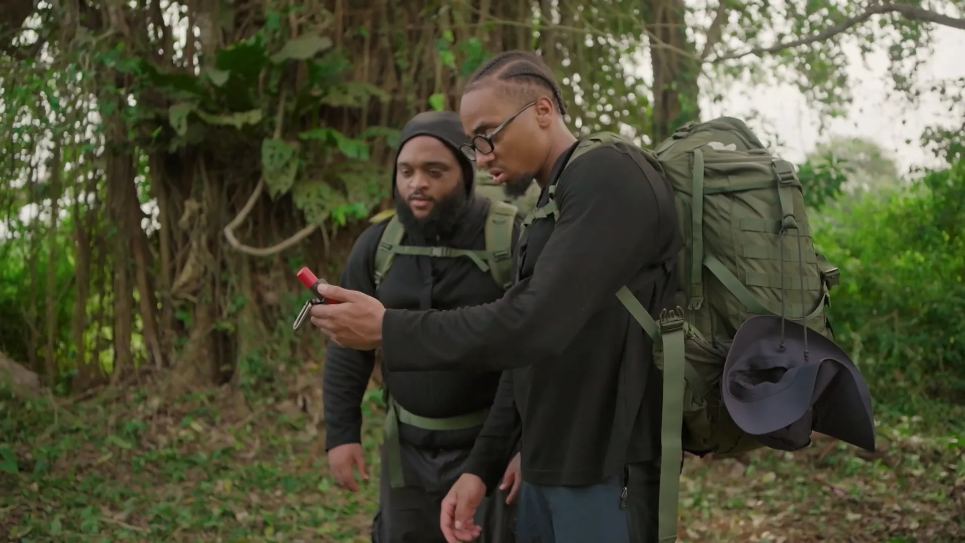 Cruciale voorsprong te winnen: wie bereikt als eerste de checkpoint in de jungle?