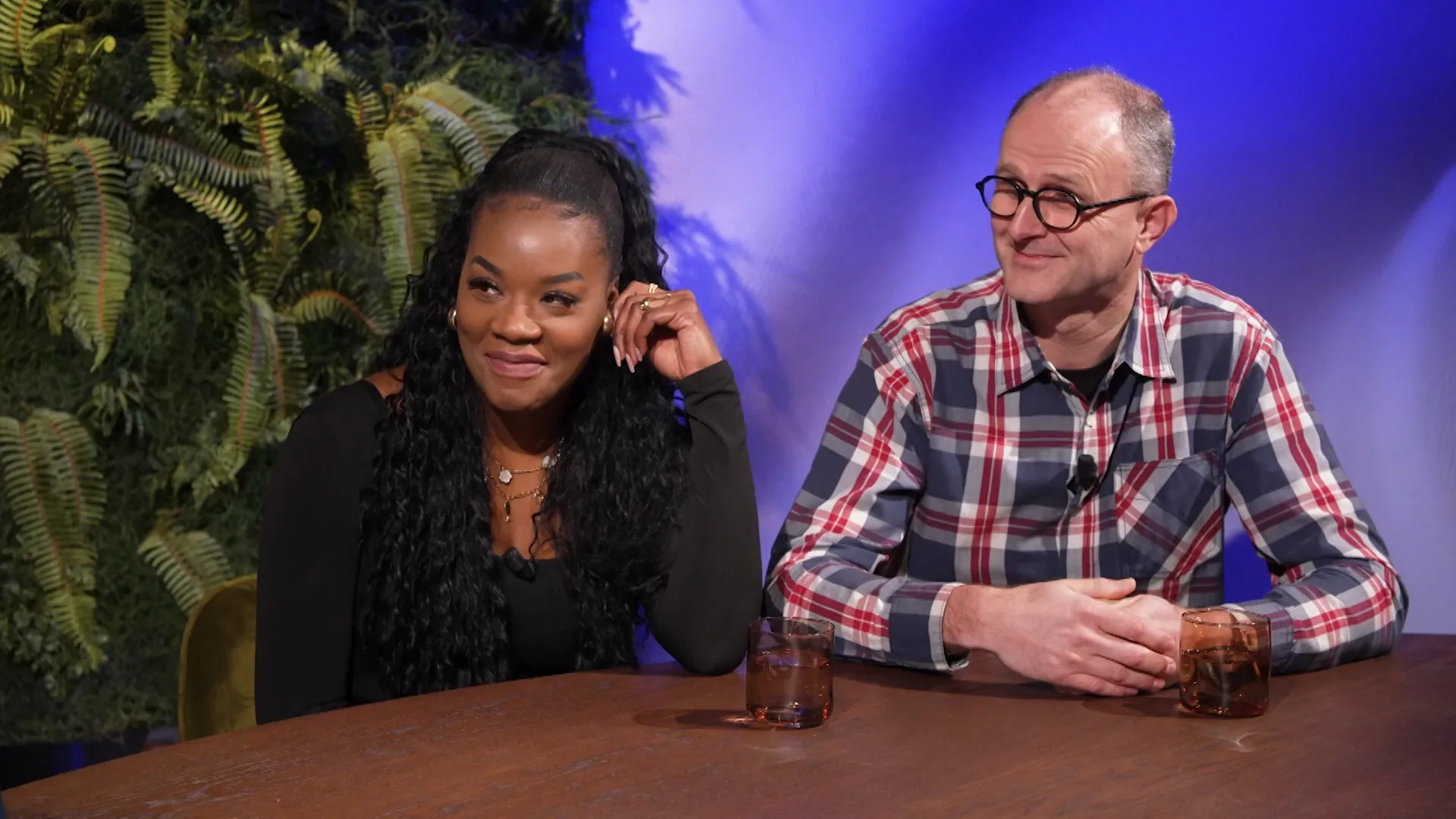 Erik en Fatima bespreken het stijltang incident :'Ik ben Erik'