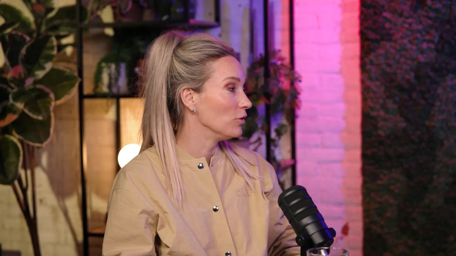 Hélène Hendriks werd hier aangeschoten zonder alcohol: 'Voelde me dizzy'