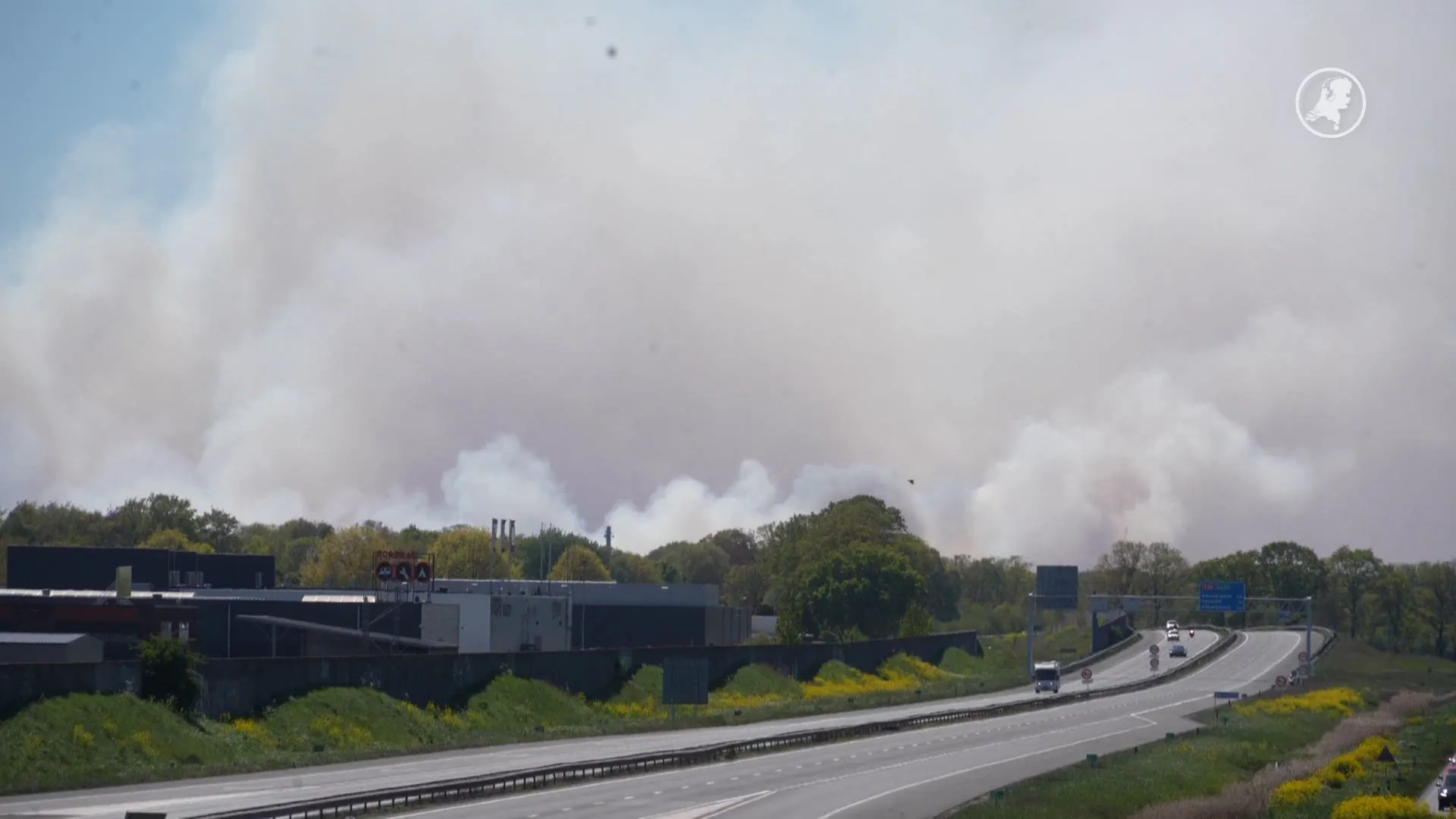 A28 afgesloten door grote natuurbrand bij 't Harde