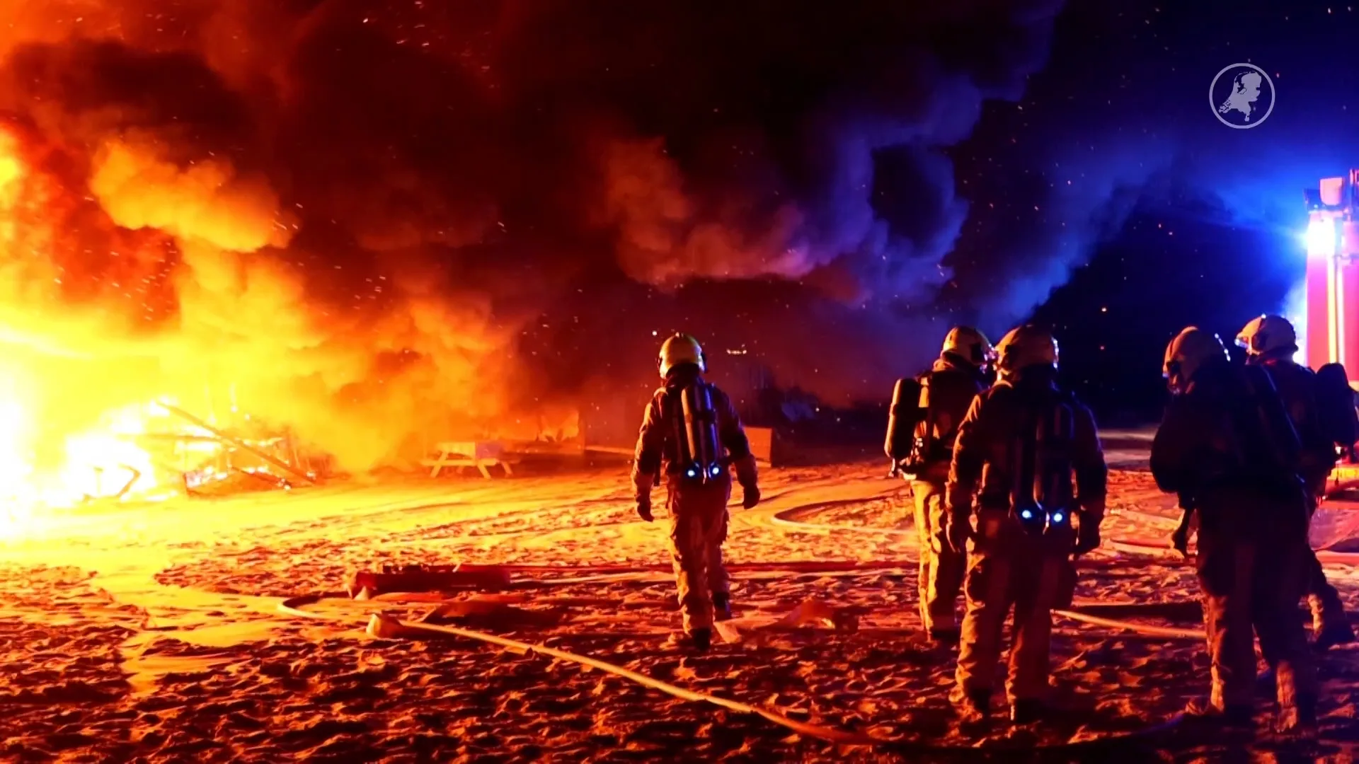 Zes strandhuisjes verwoest door brand bij Wijk aan Zee