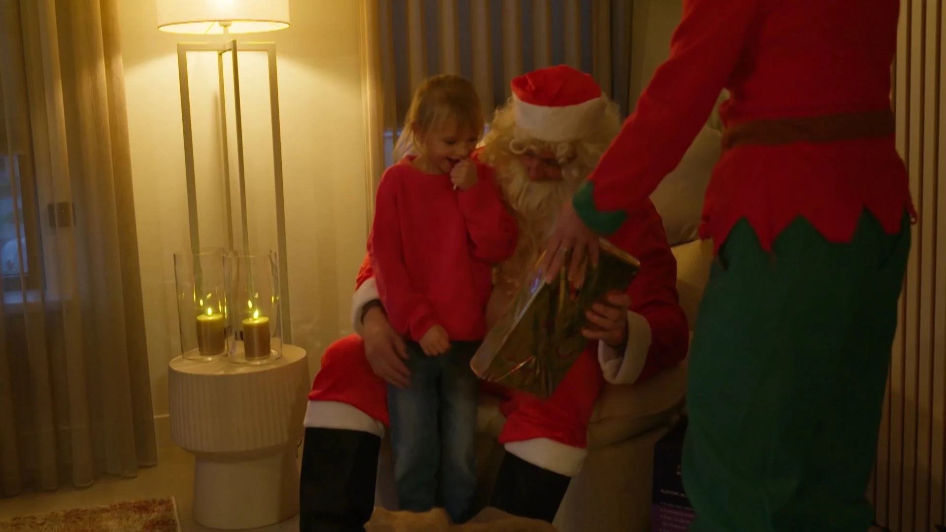 Tony is helemaal klaar voor de kerst