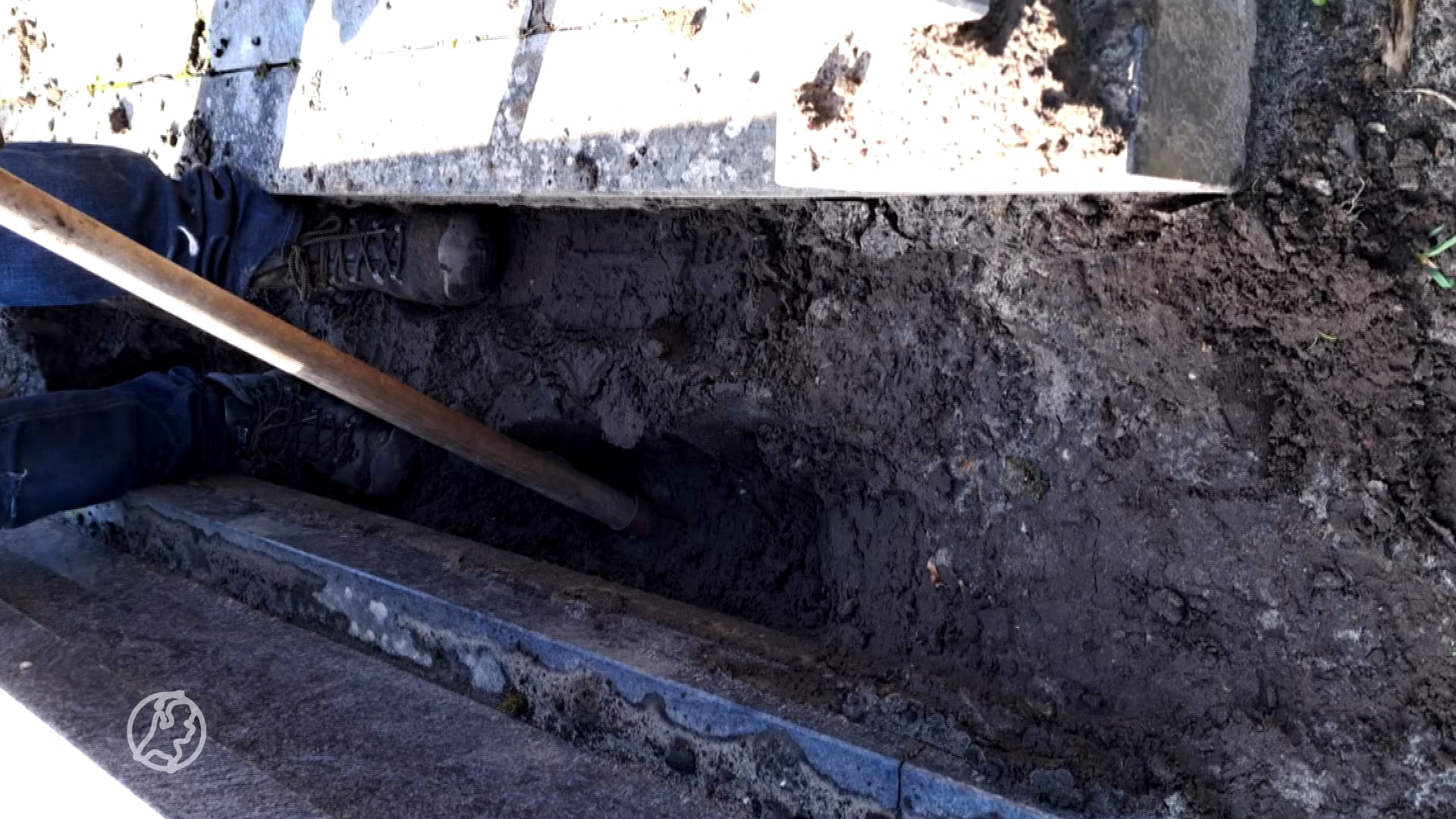 Drijfzand en gaten op kerkhoven door extreem weer: 'Je kijkt door de graven heen'