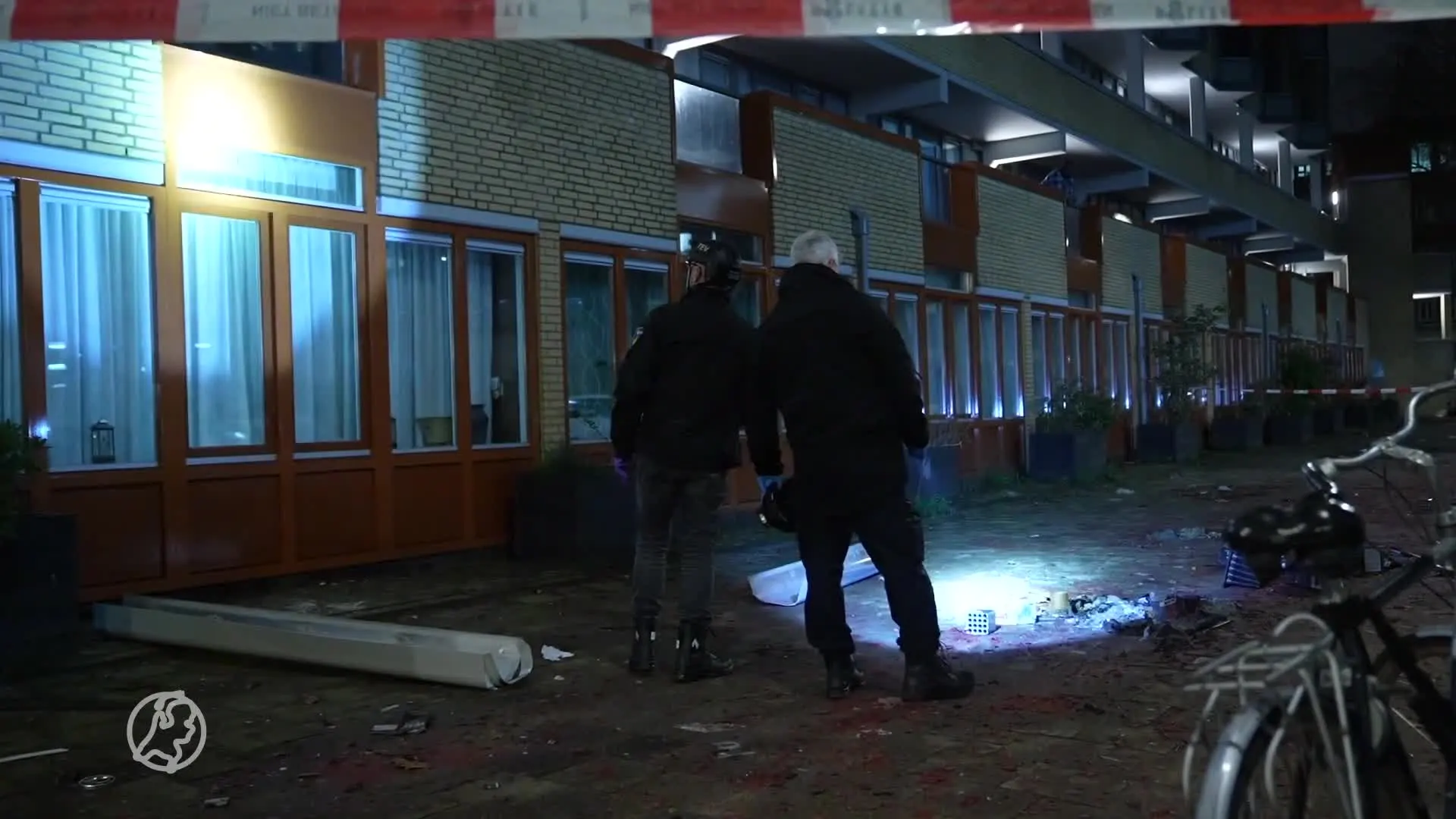 Veel schade aan woning na explosie in flat Diergaardesingel Rotterdam